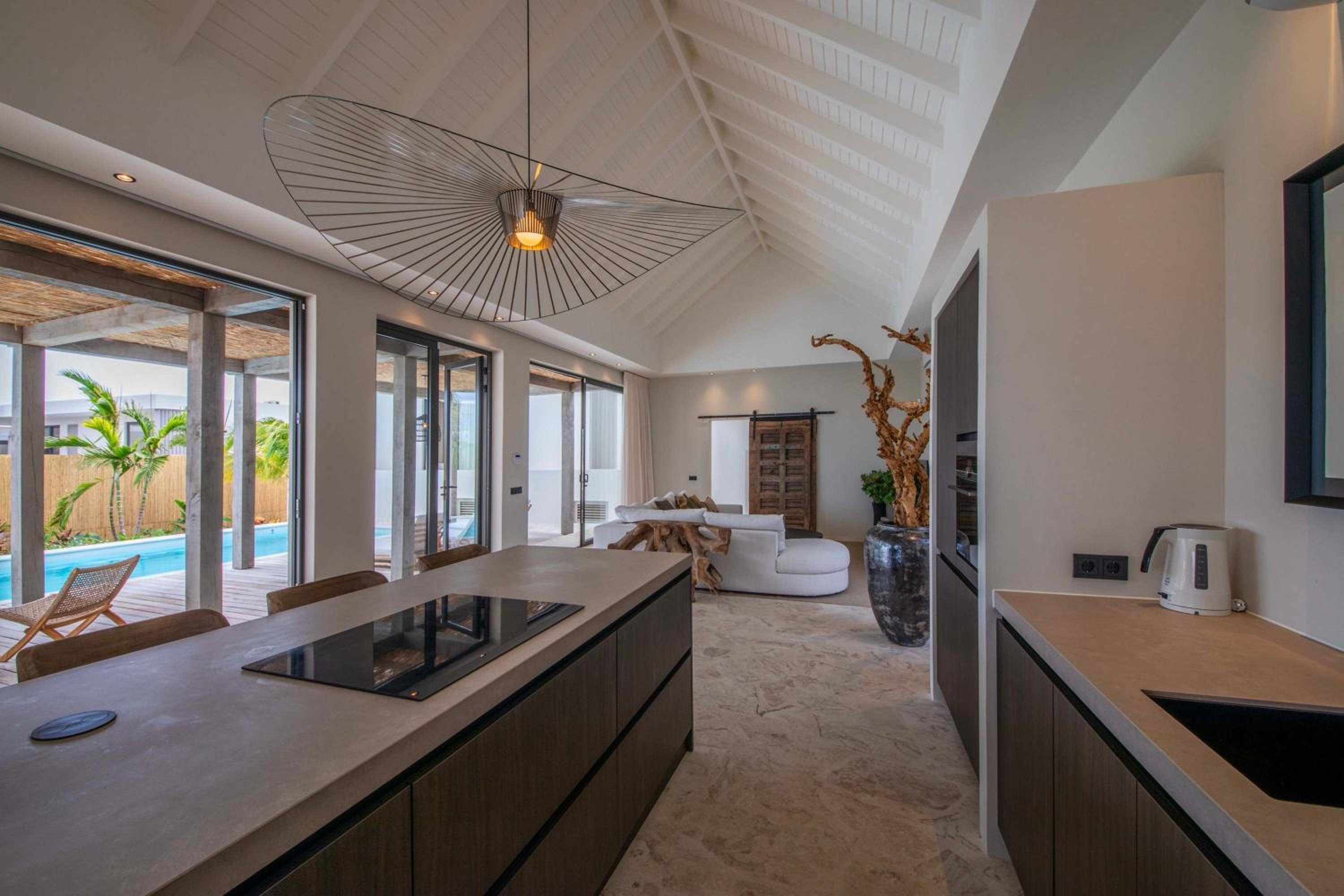 Stylish 5 bedroom Villa with Earthy Tones