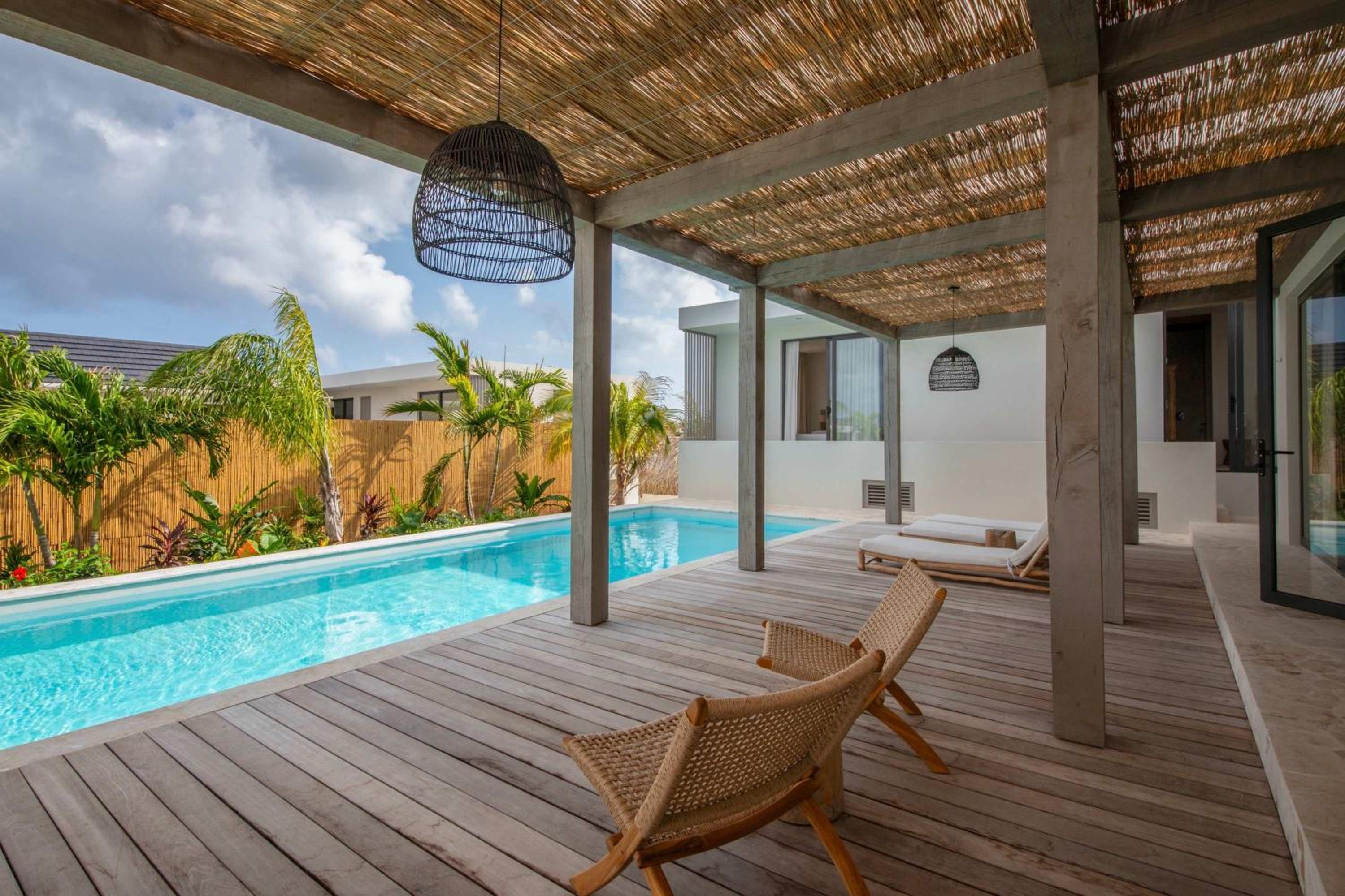Stylish 5 bedroom Villa with Earthy Tones