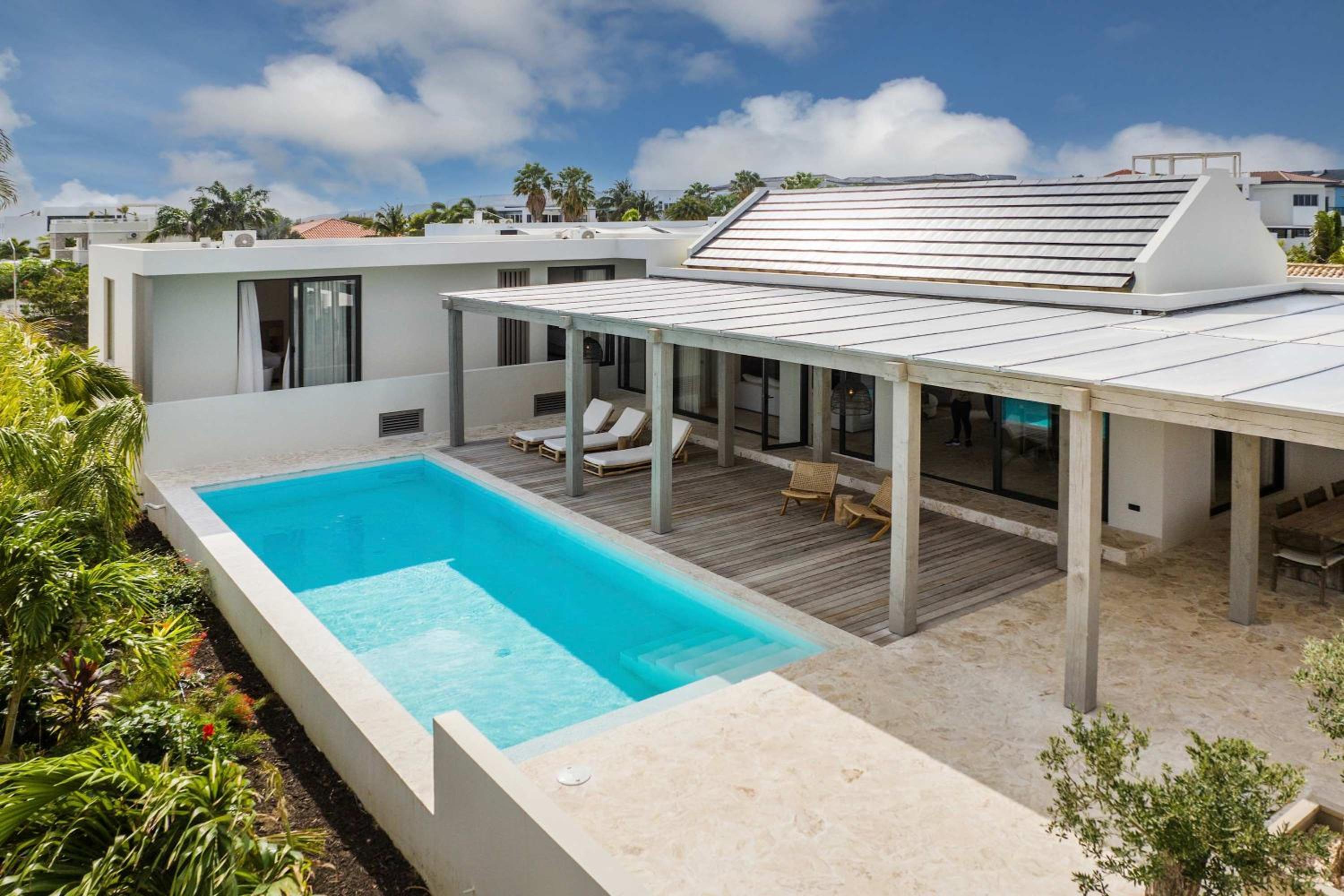 Stylish 5 bedroom Villa with Earthy Tones