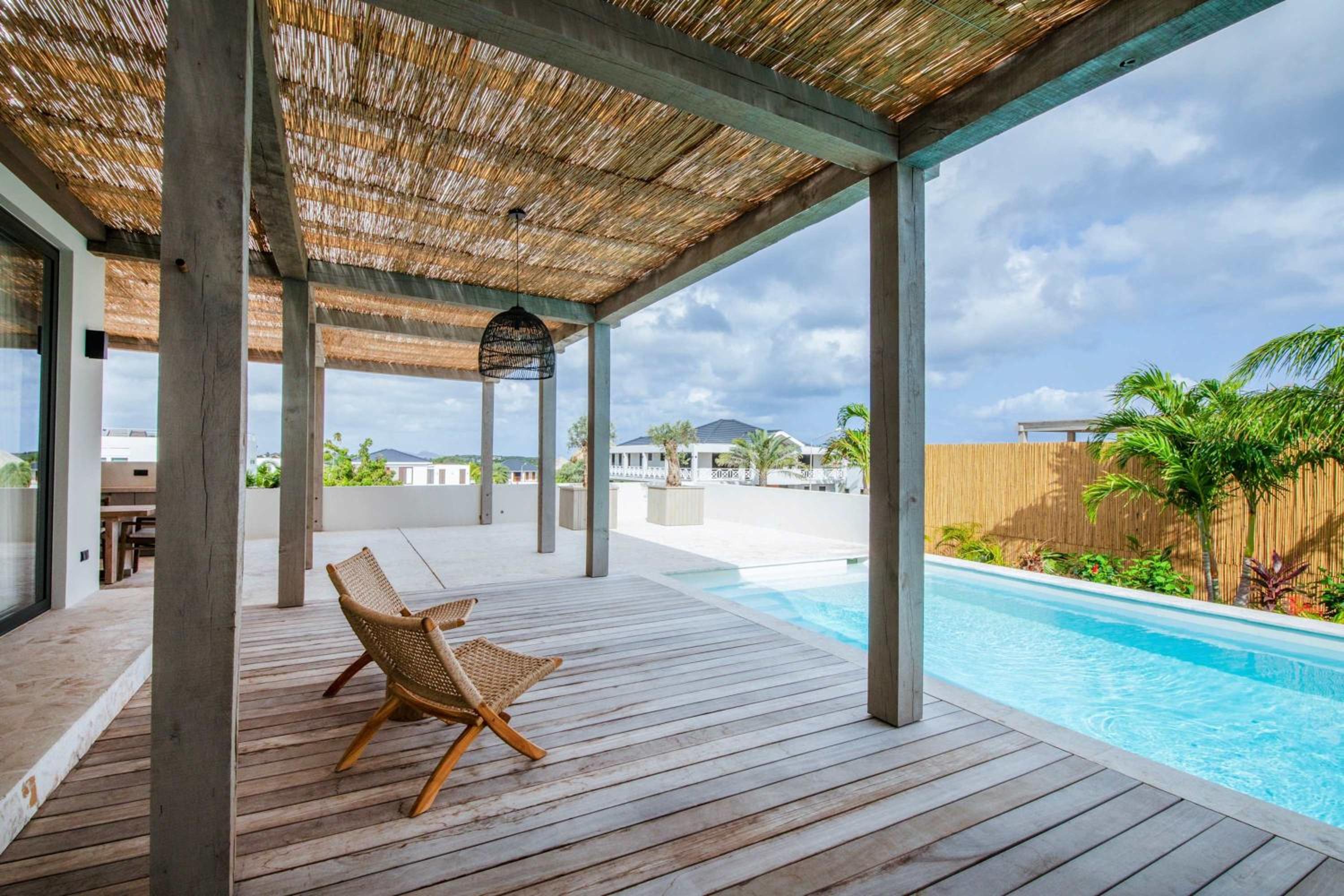 Stylish 5 bedroom Villa with Earthy Tones