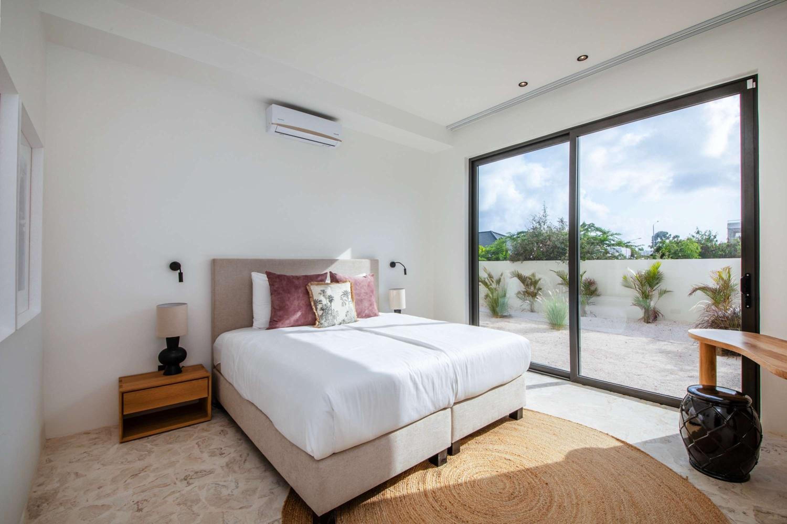 Stylish 5 bedroom Villa with Earthy Tones