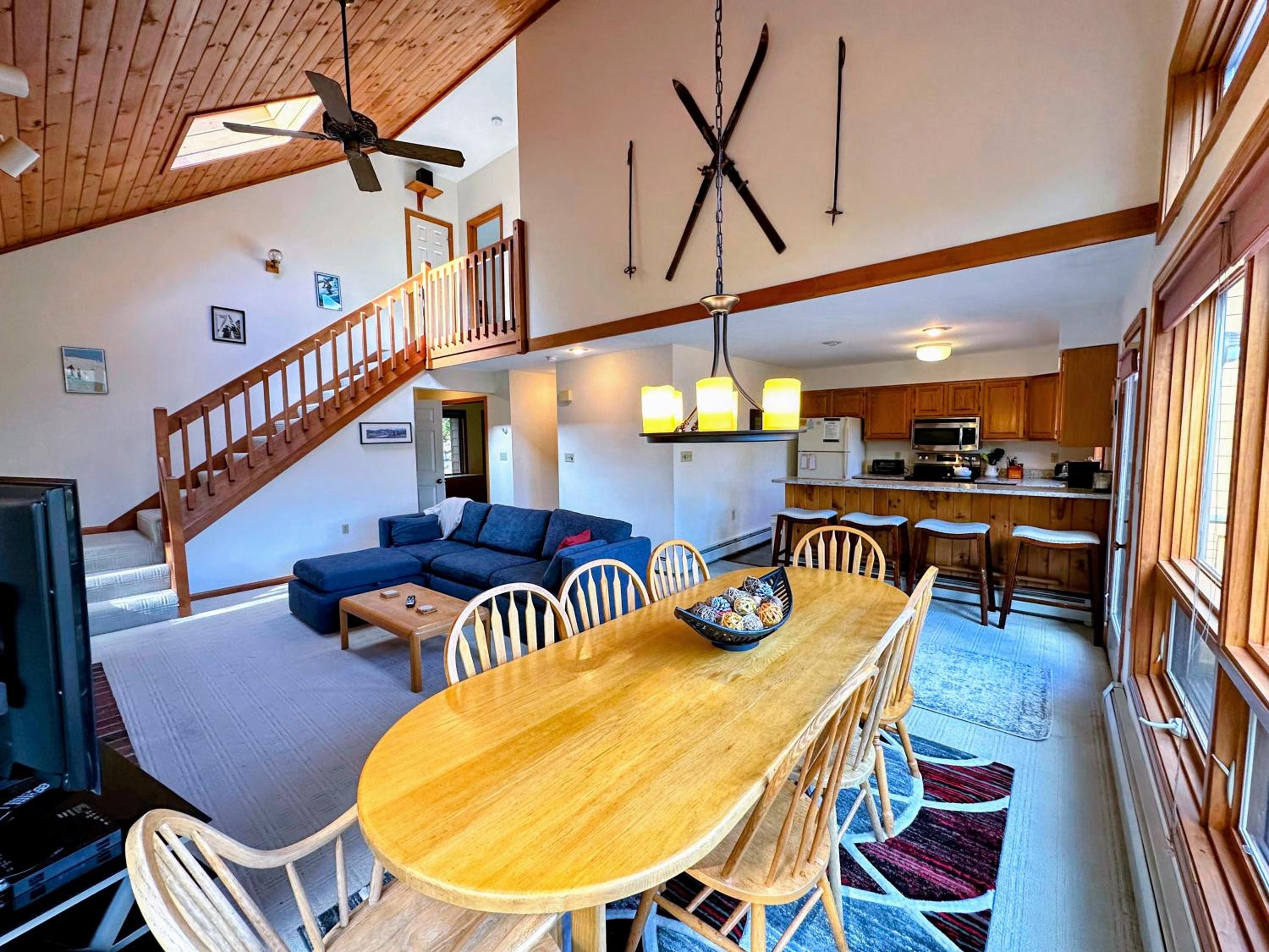 MWP69 Spacious 5-bedroom condo, partial Notch views, 2 min to skiing! view 3