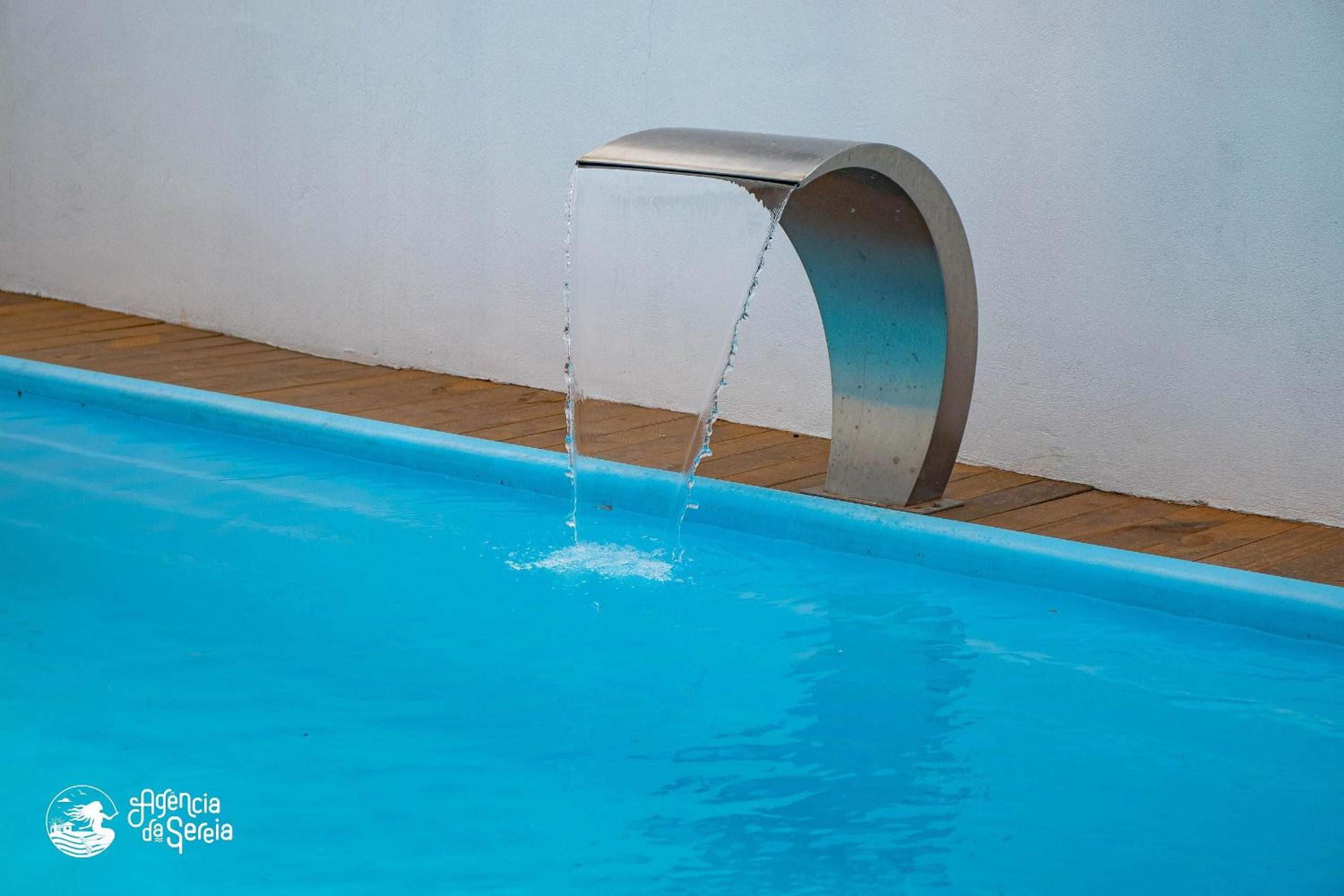 Casa com área externa e piscina na Feiticeira