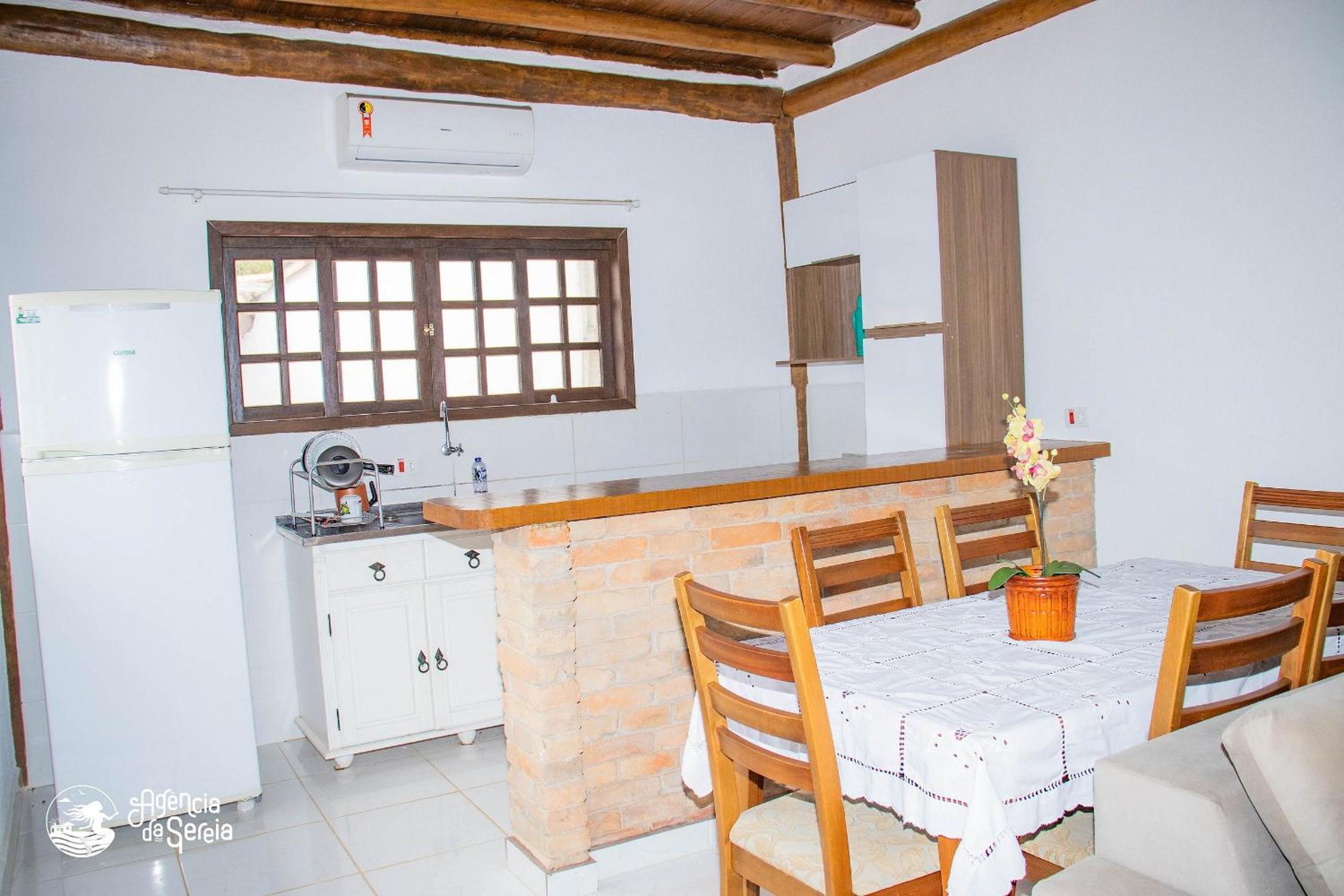 Casa com área externa e piscina na Feiticeira