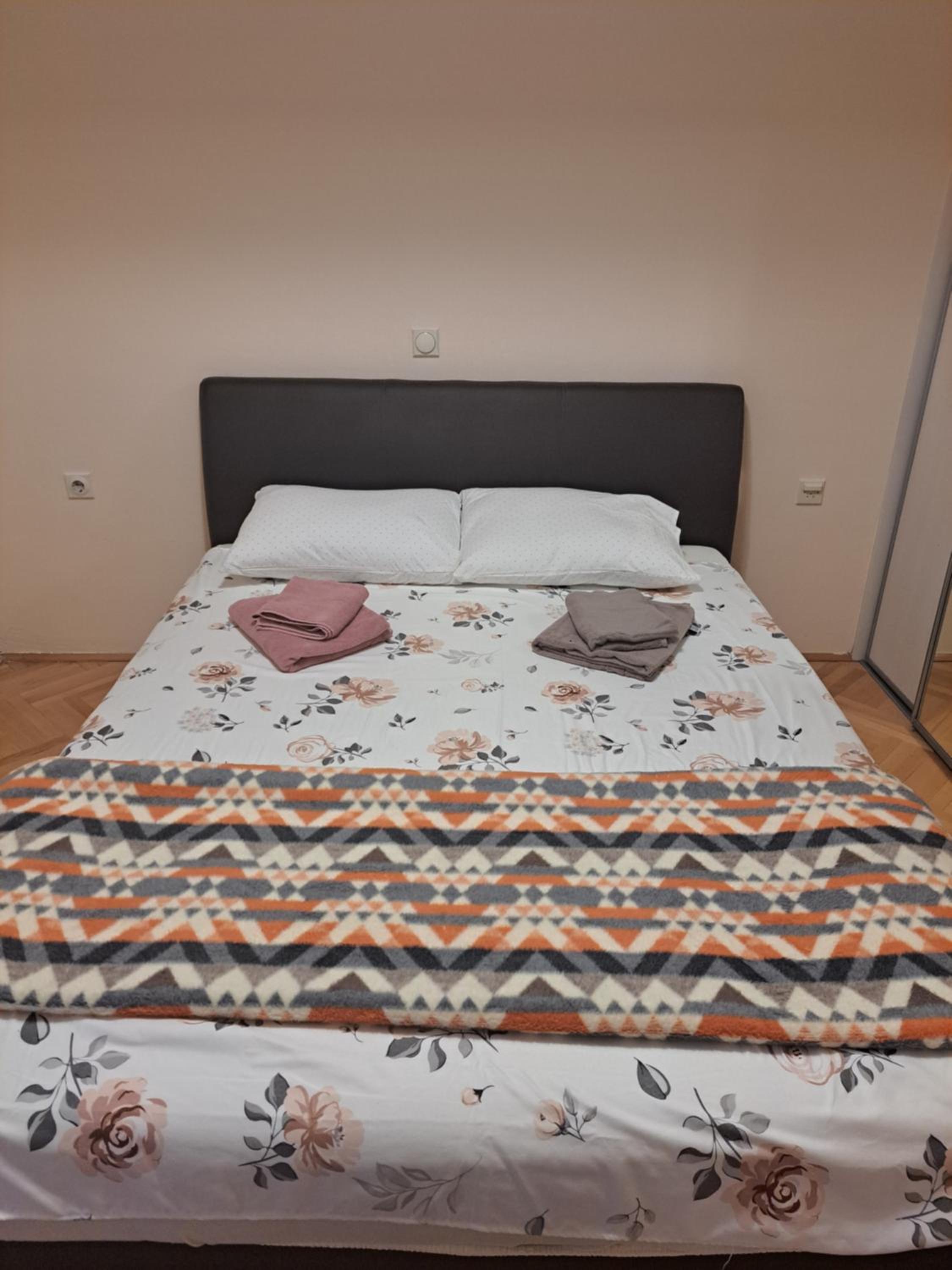One Bedroom Apartment In Skopje - Center view 3