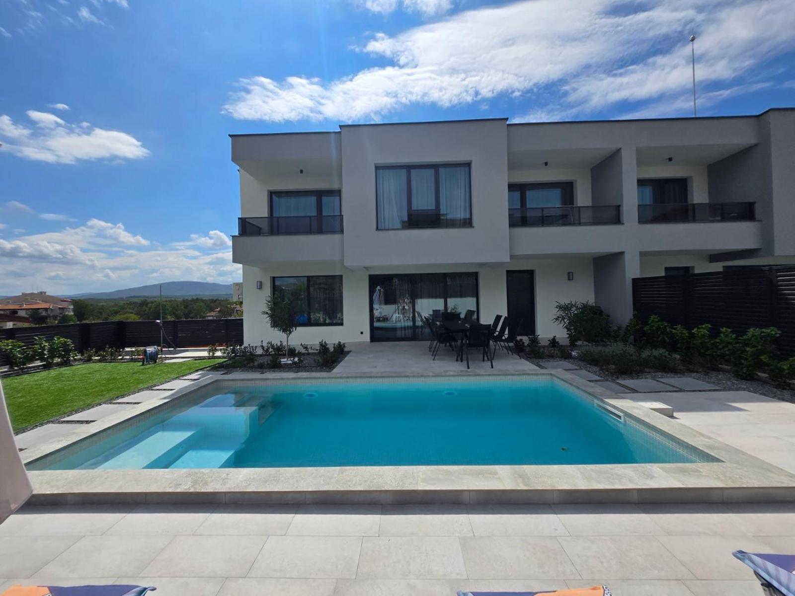 Villa Calypso, private pool with heating and salt water