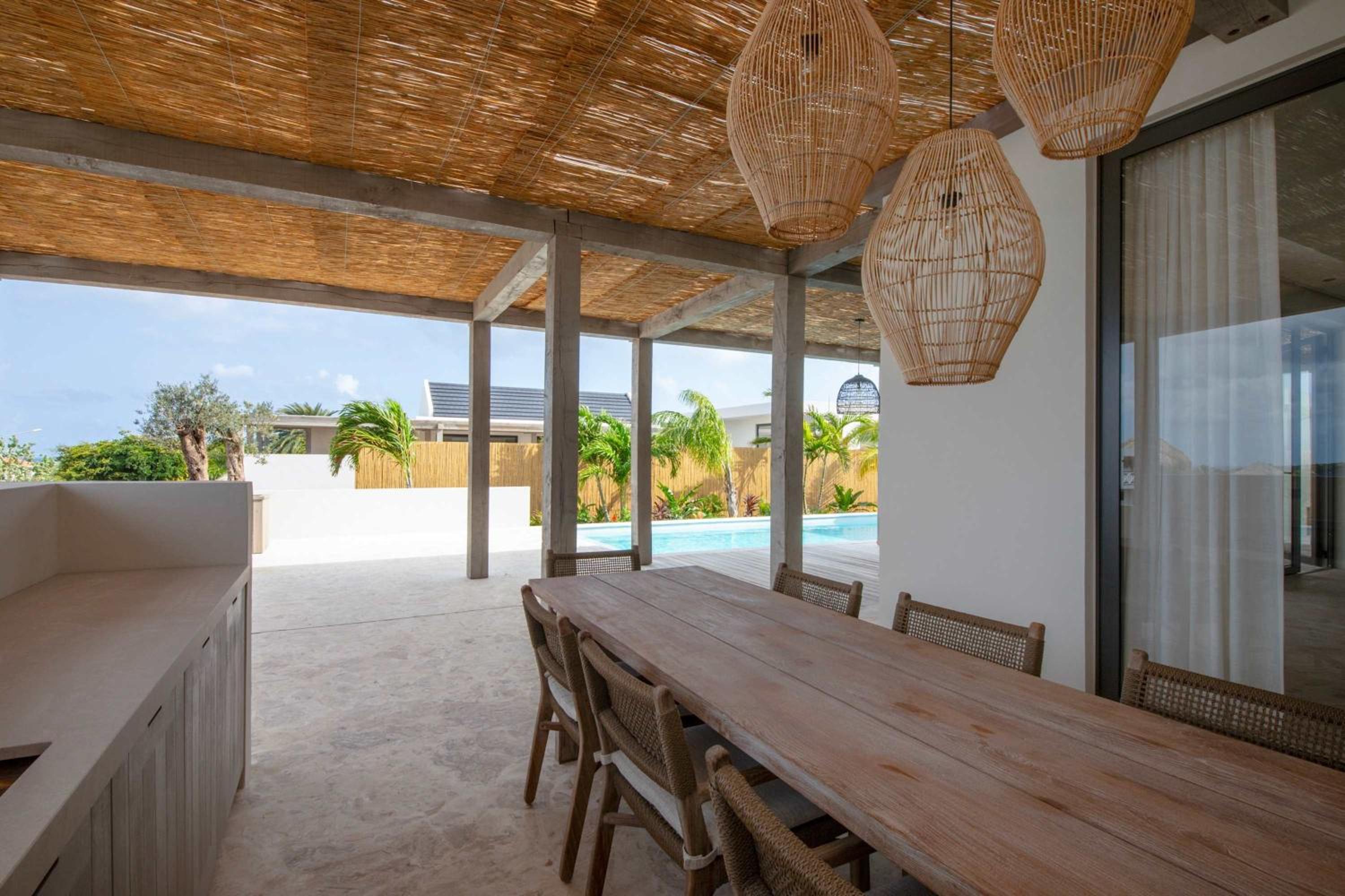 Stylish 5 bedroom Villa with Earthy Tones
