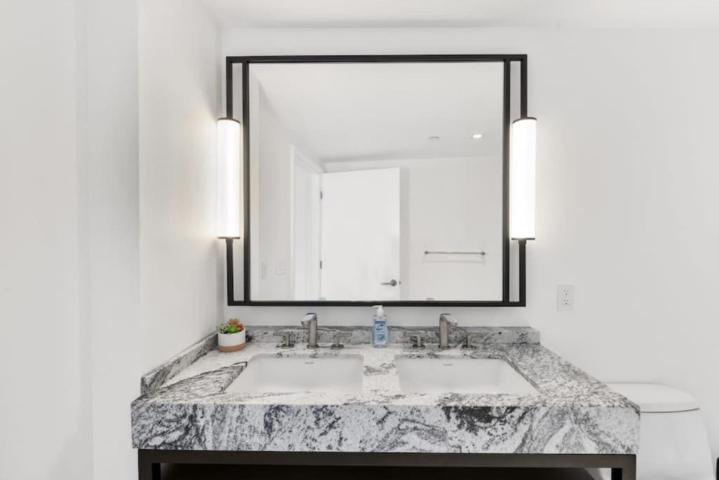 High-end 2BR 2BA unit in Seaport