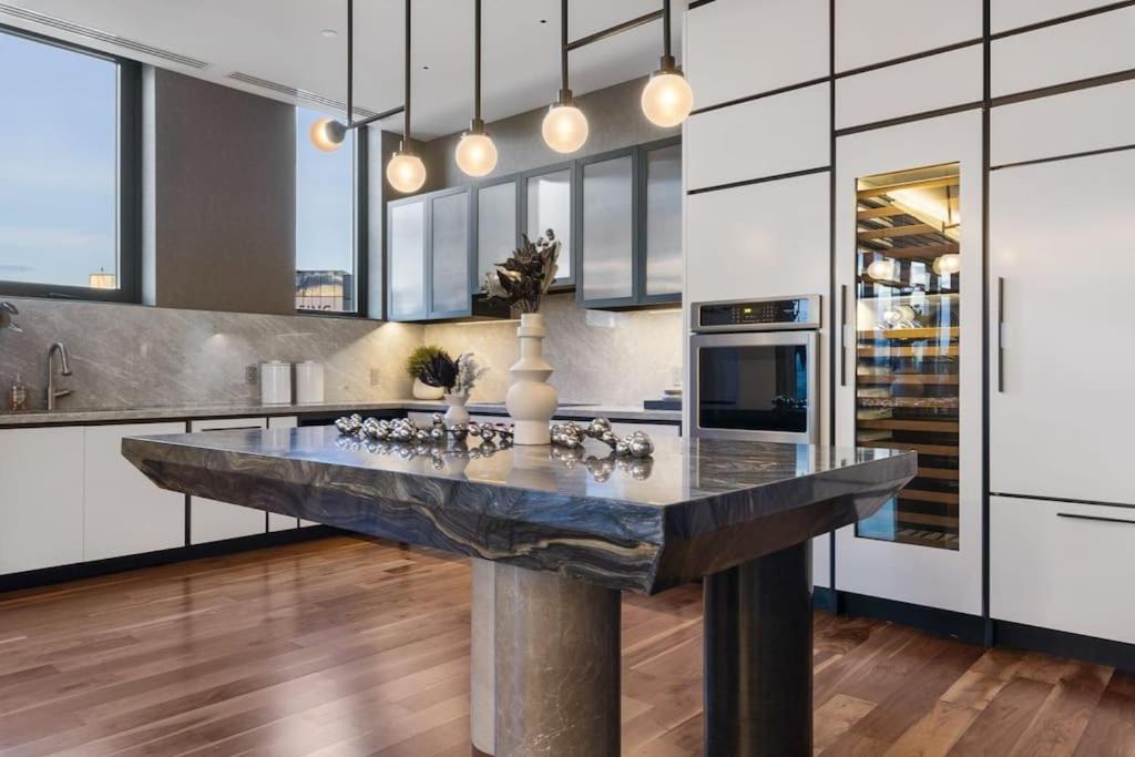 High-end 2BR 2BA unit in Seaport