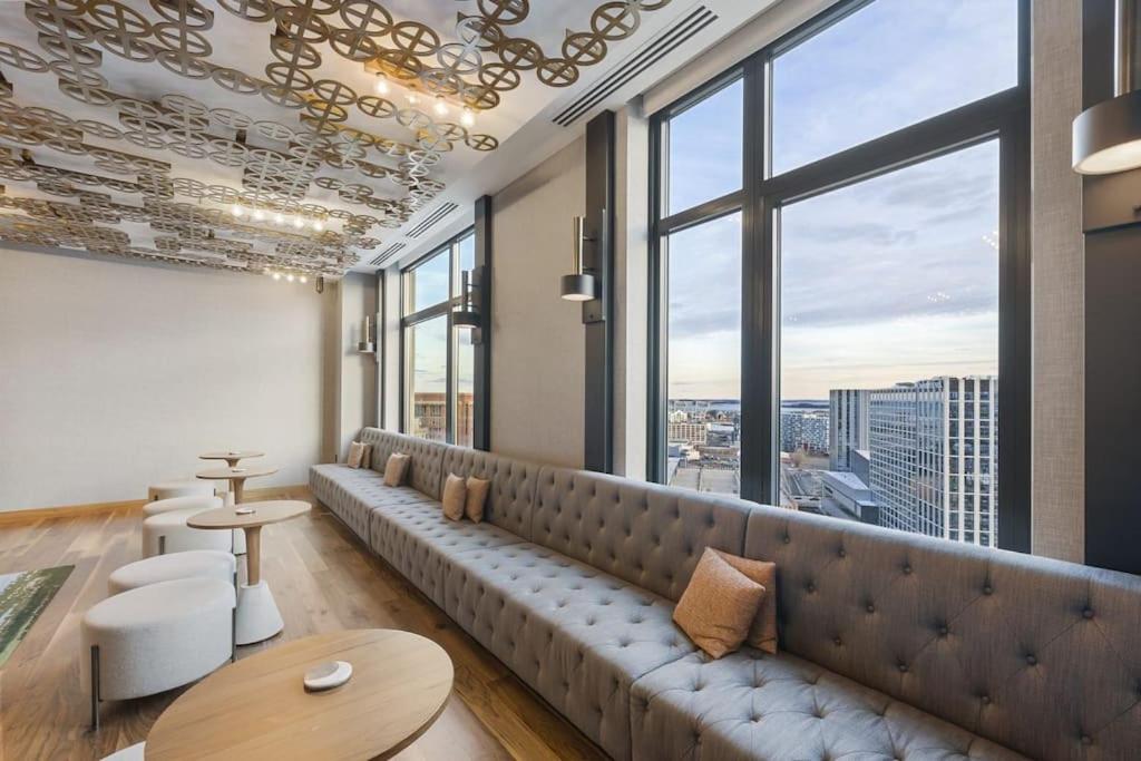 High-end 2BR 2BA unit in Seaport photo 3