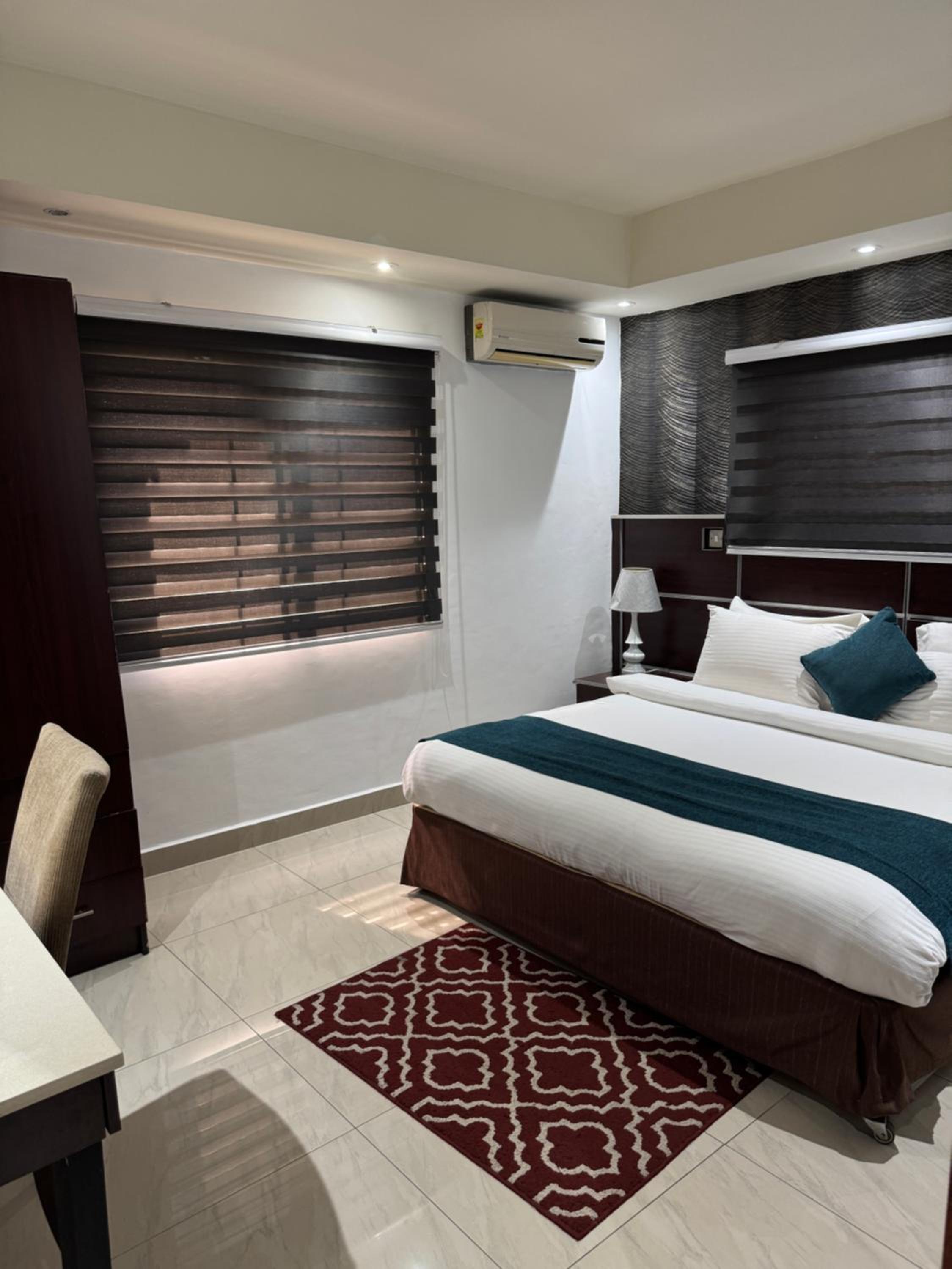 Eagles Apartments, Airport Residential