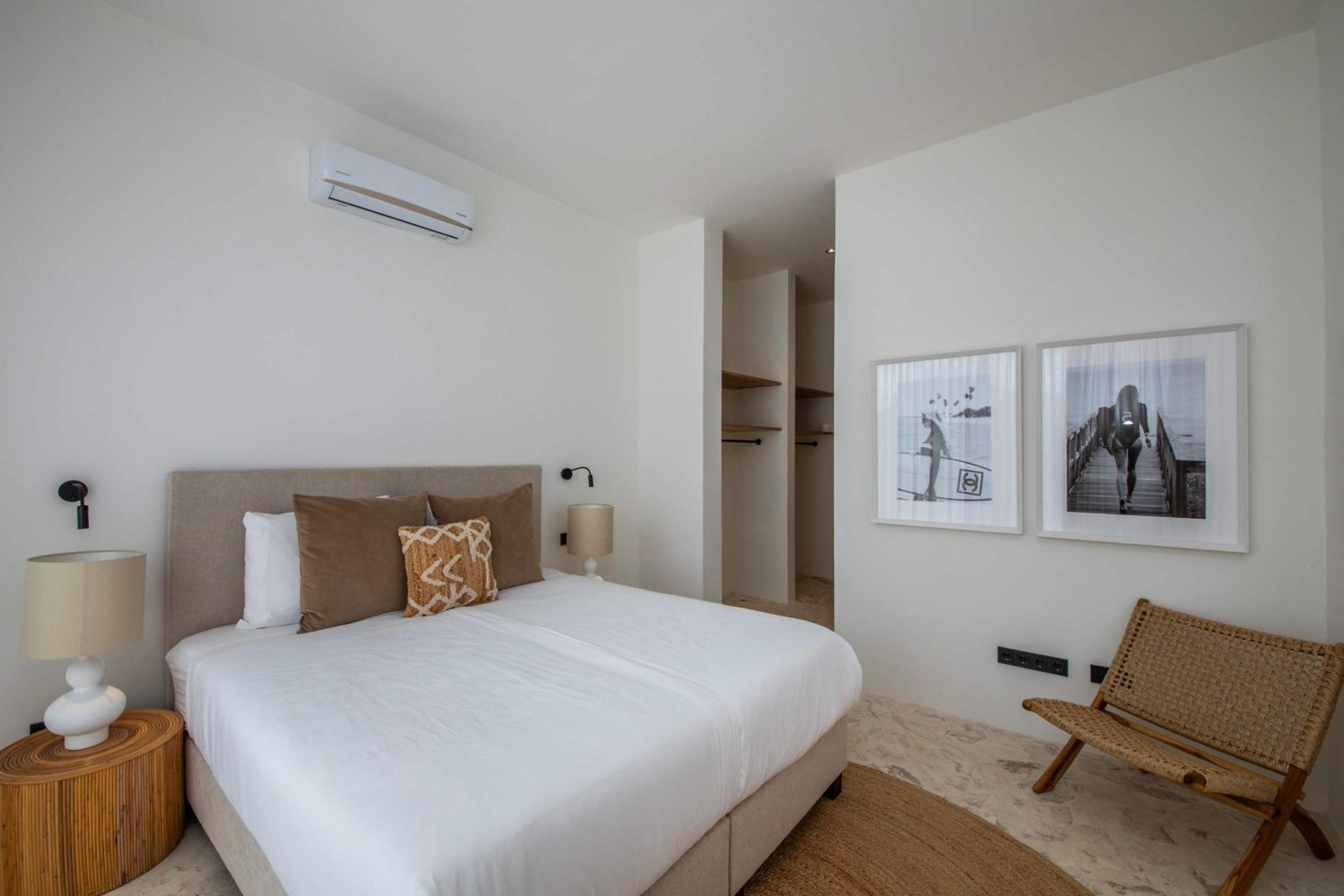 Stylish 5 bedroom Villa with Earthy Tones