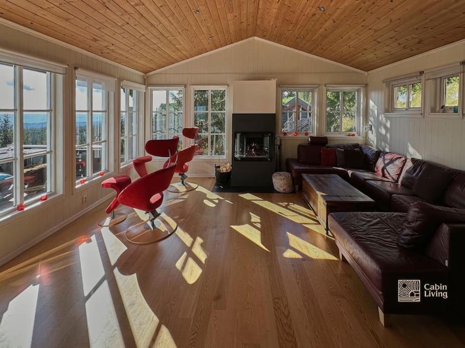 Luxury cabin Sjusjøen with hot tub, ski in-out, fireplace & WiFi view 5