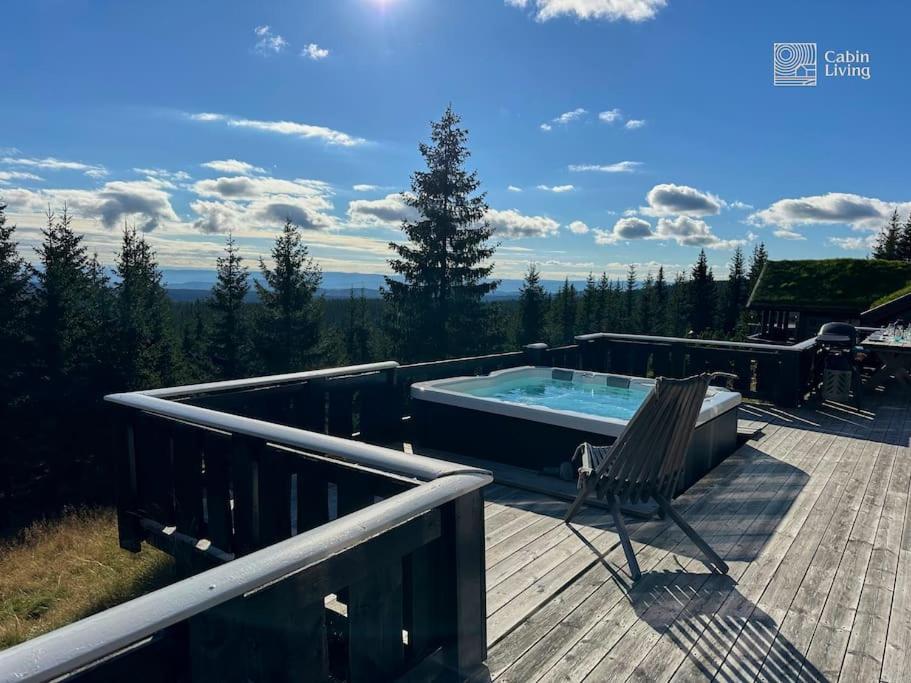 Luxury cabin Sjusjøen with hot tub, ski in-out, fireplace & WiFi view 2