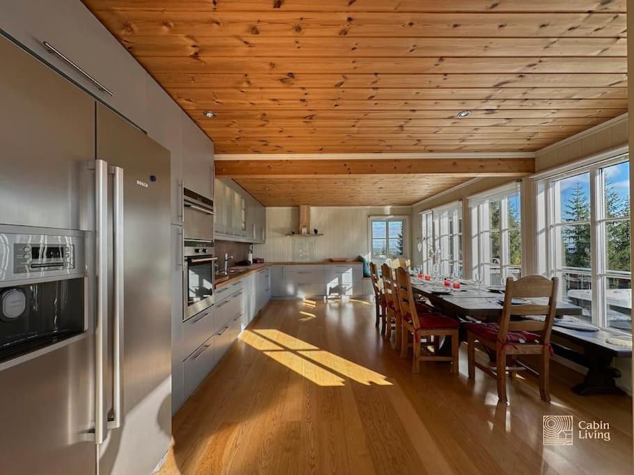 Luxury cabin Sjusjøen with hot tub, ski in-out, fireplace & WiFi view 4