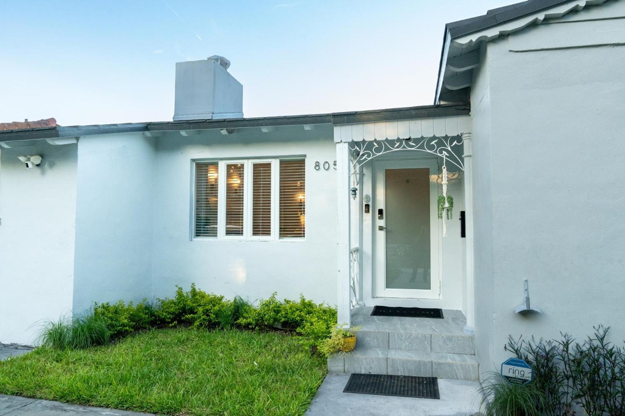 Riverside Luxury Retreat 3B ,3Ba next to downtown