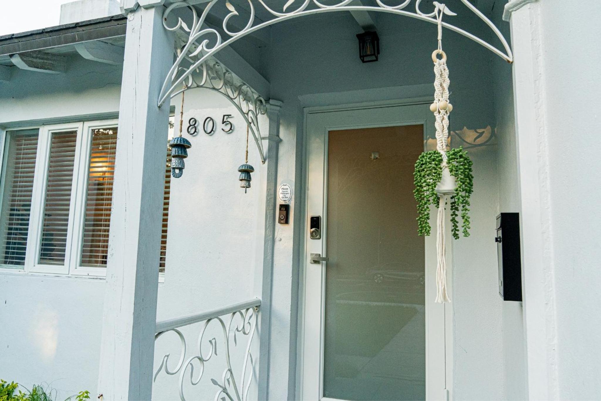 Riverside Luxury Retreat 3B ,3Ba next to downtown
