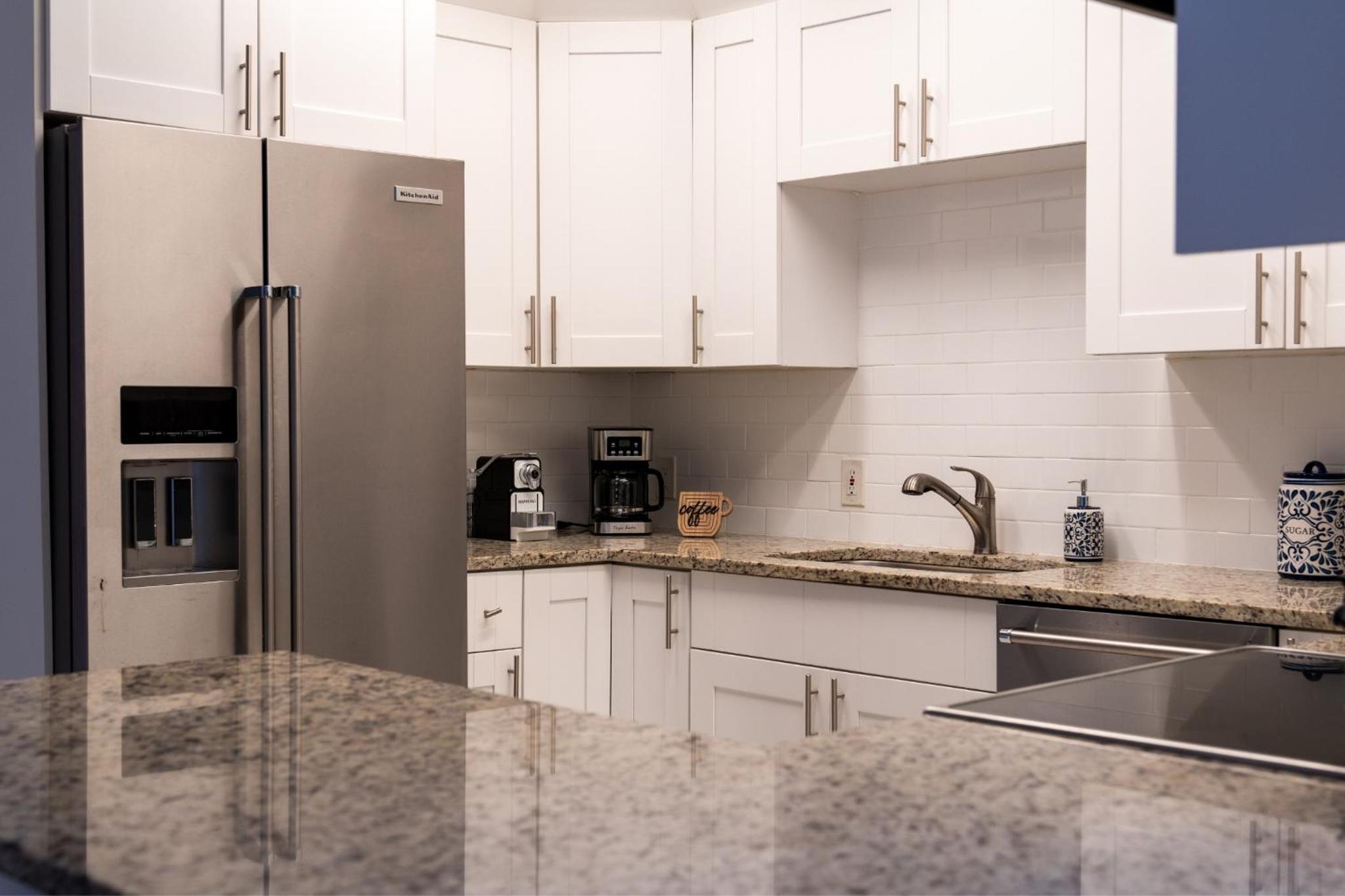 Riverside Luxury Retreat 3B ,3Ba next to downtown