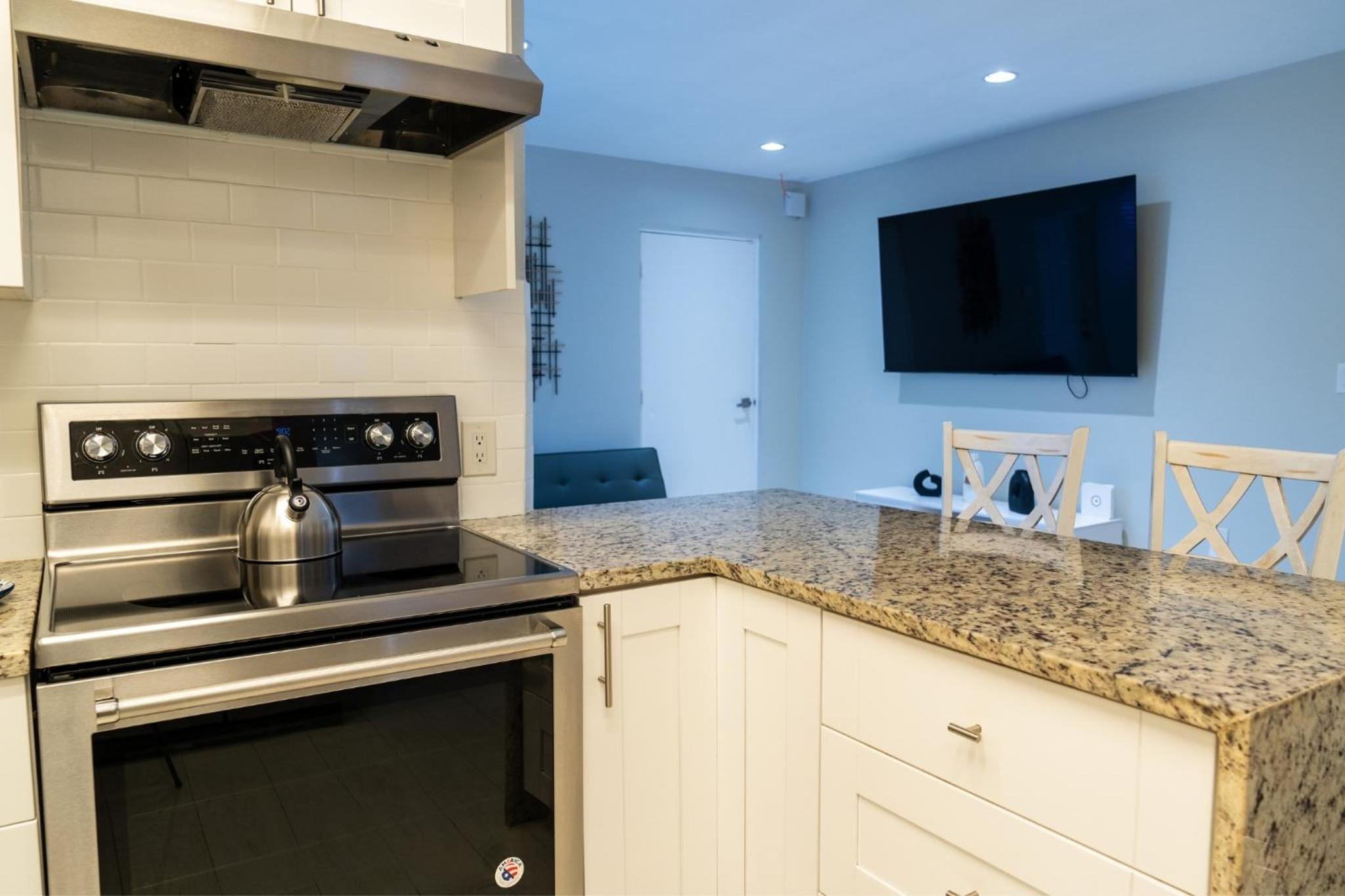 Riverside Luxury Retreat 3B ,3Ba next to downtown