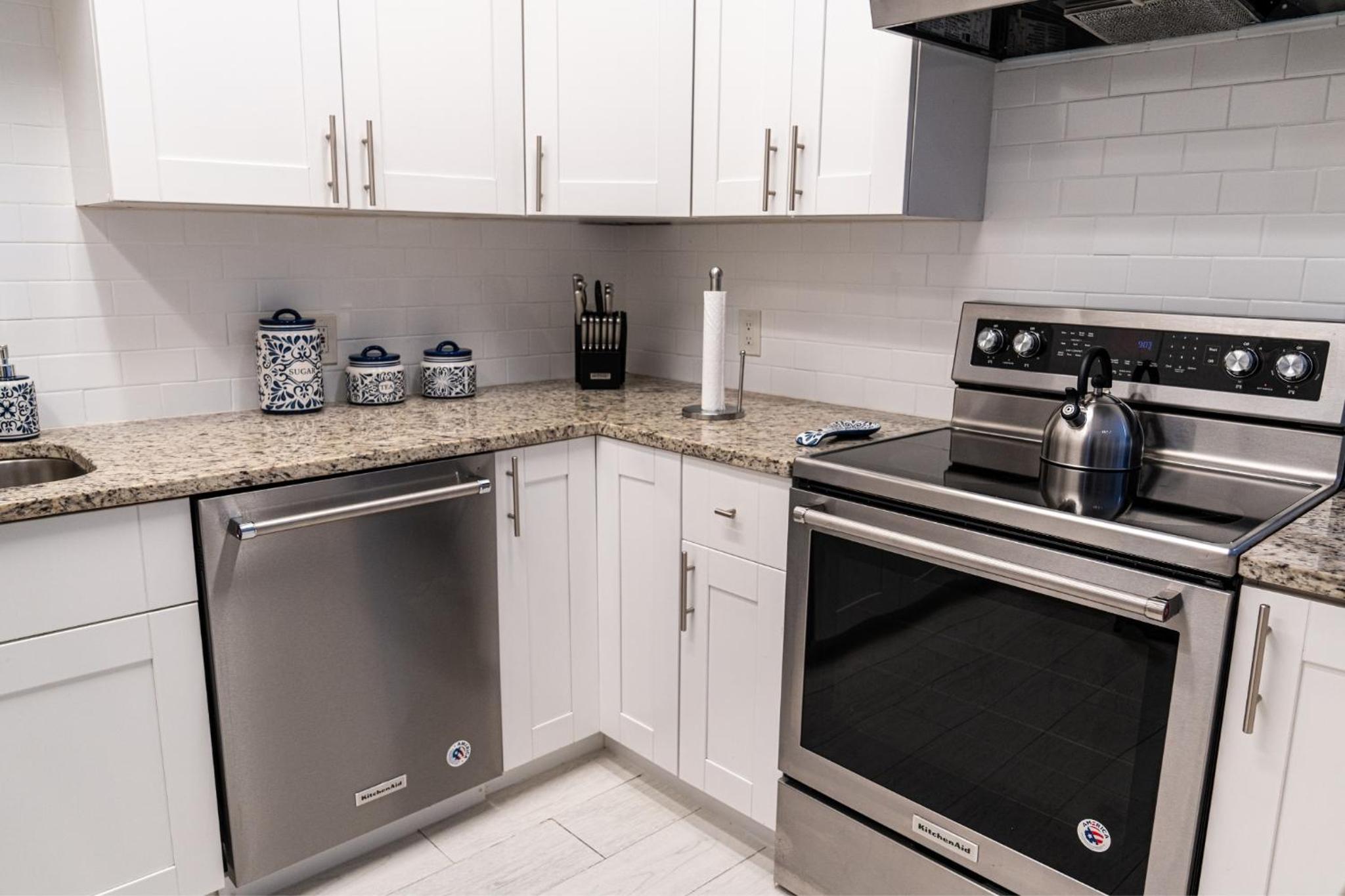 Riverside Luxury Retreat 3B ,3Ba next to downtown