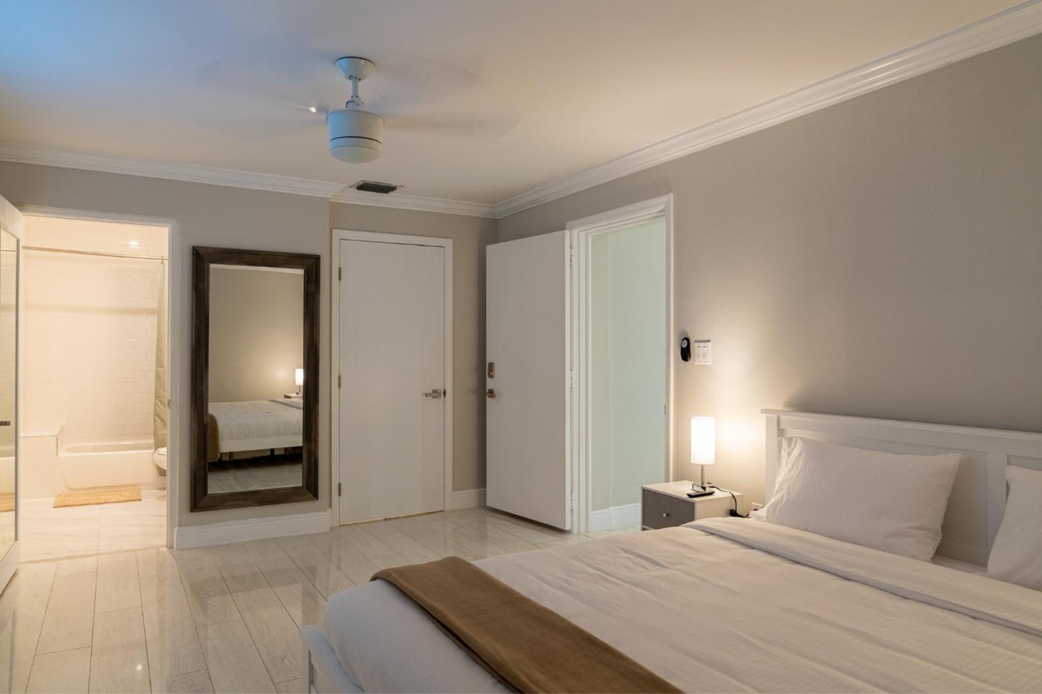Riverside Luxury Retreat 3B ,3Ba next to downtown