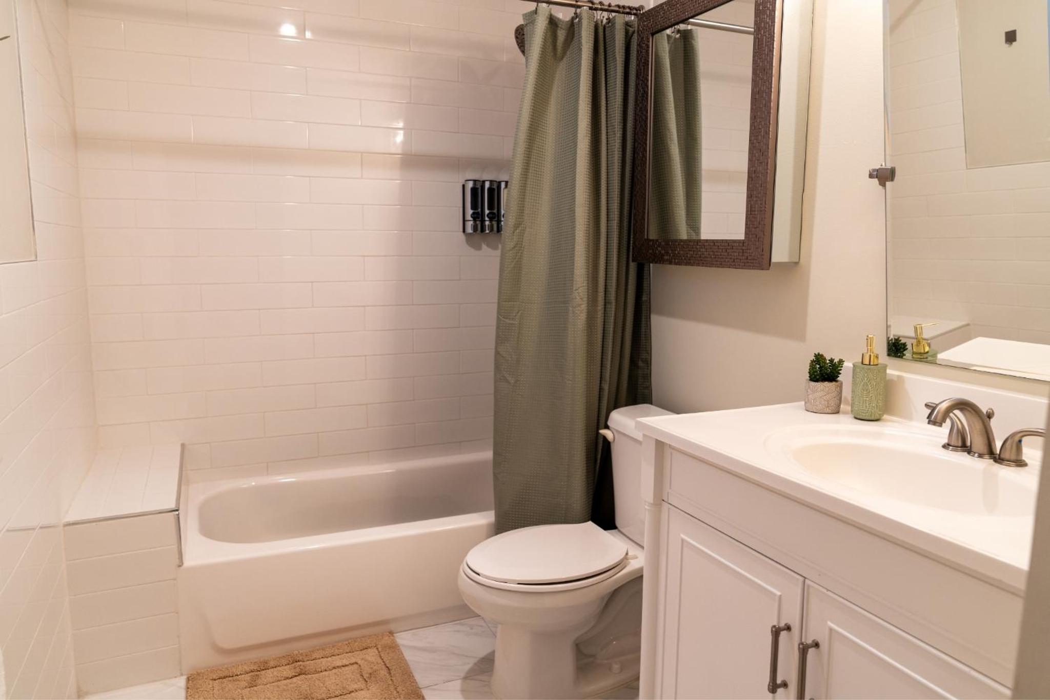 Riverside Luxury Retreat 3B ,3Ba next to downtown