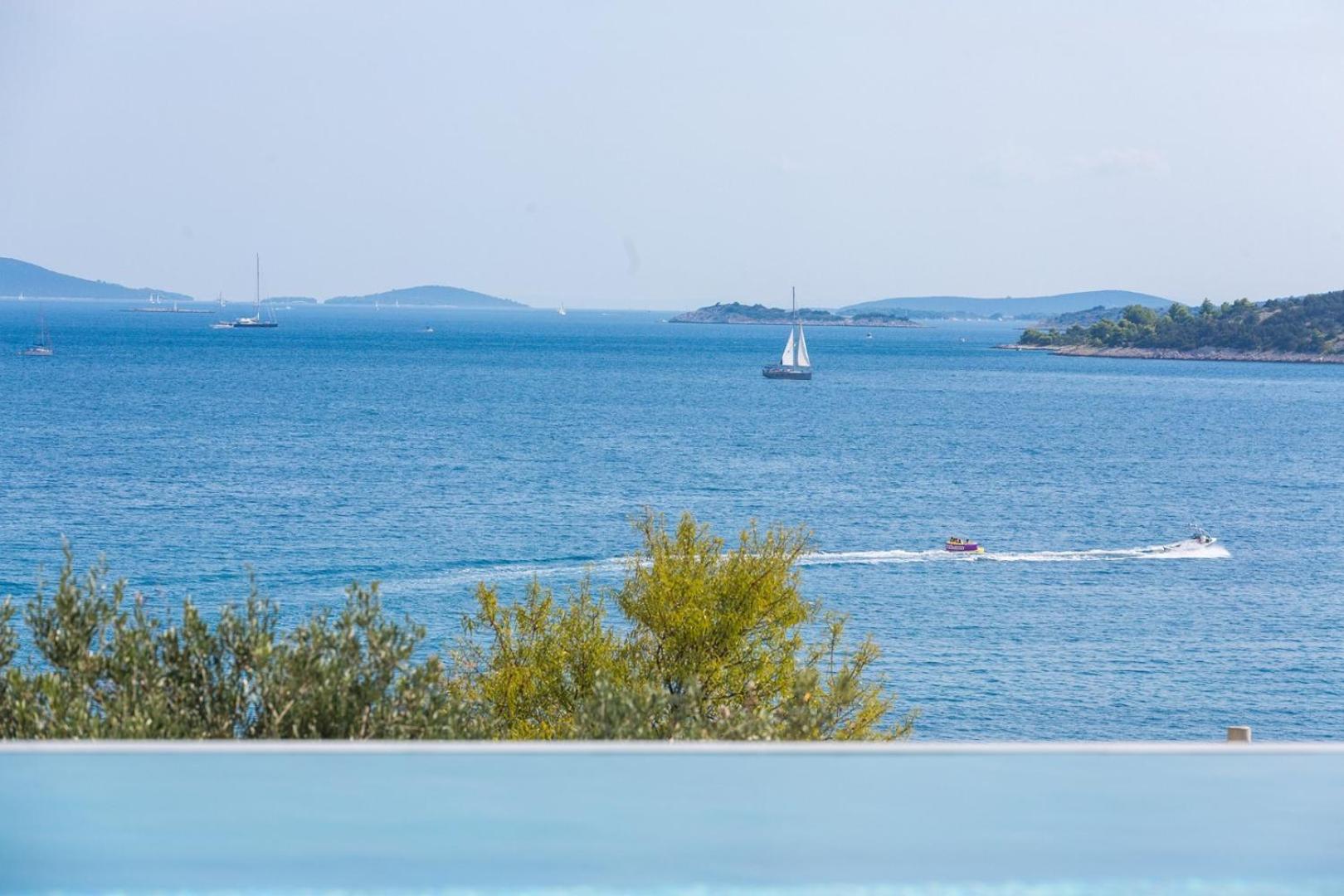 Seaview Villa Alba Seget, 5 en-suite Bedrooms view 3