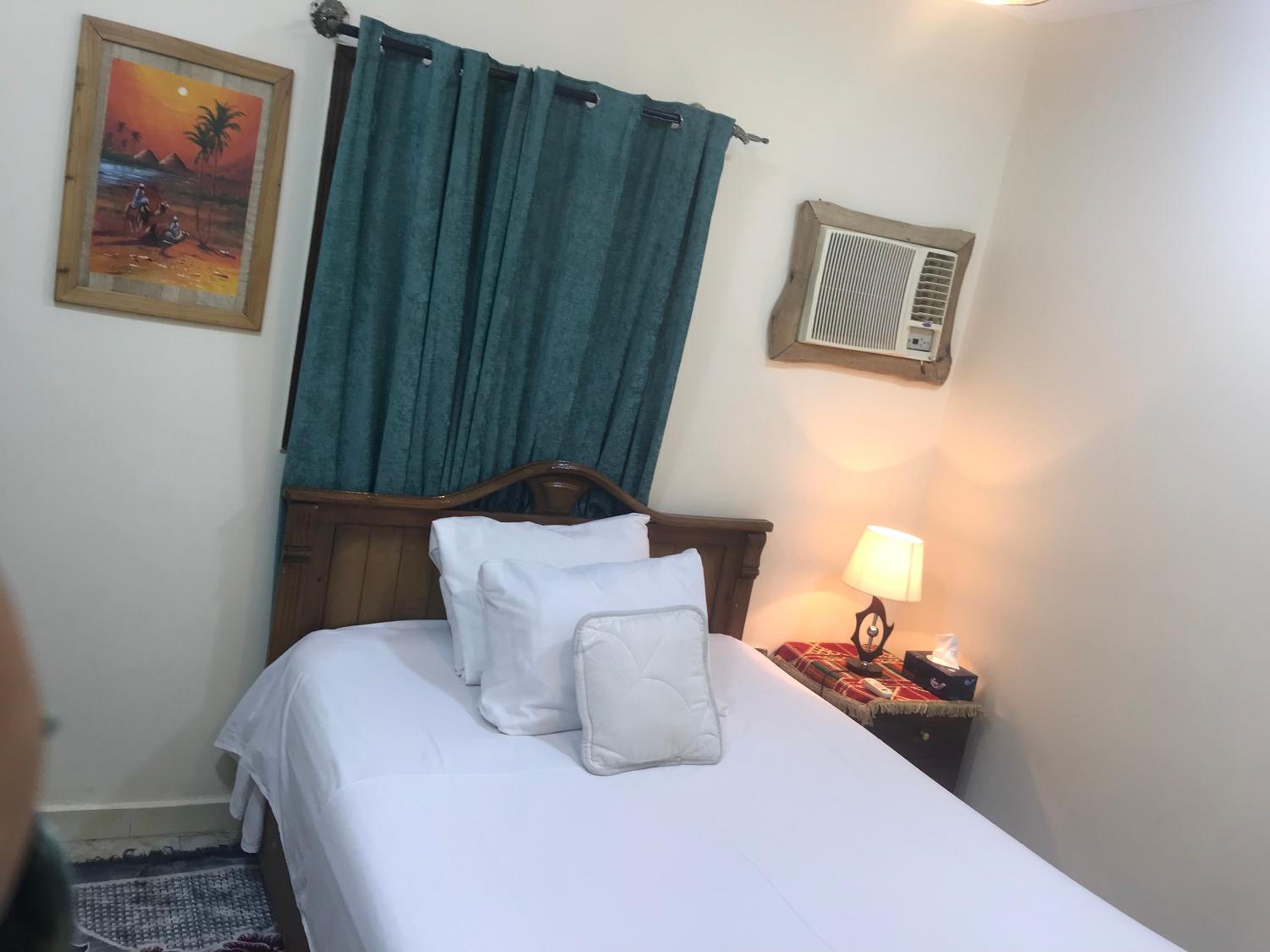 Sakkara pyramid inn hotel