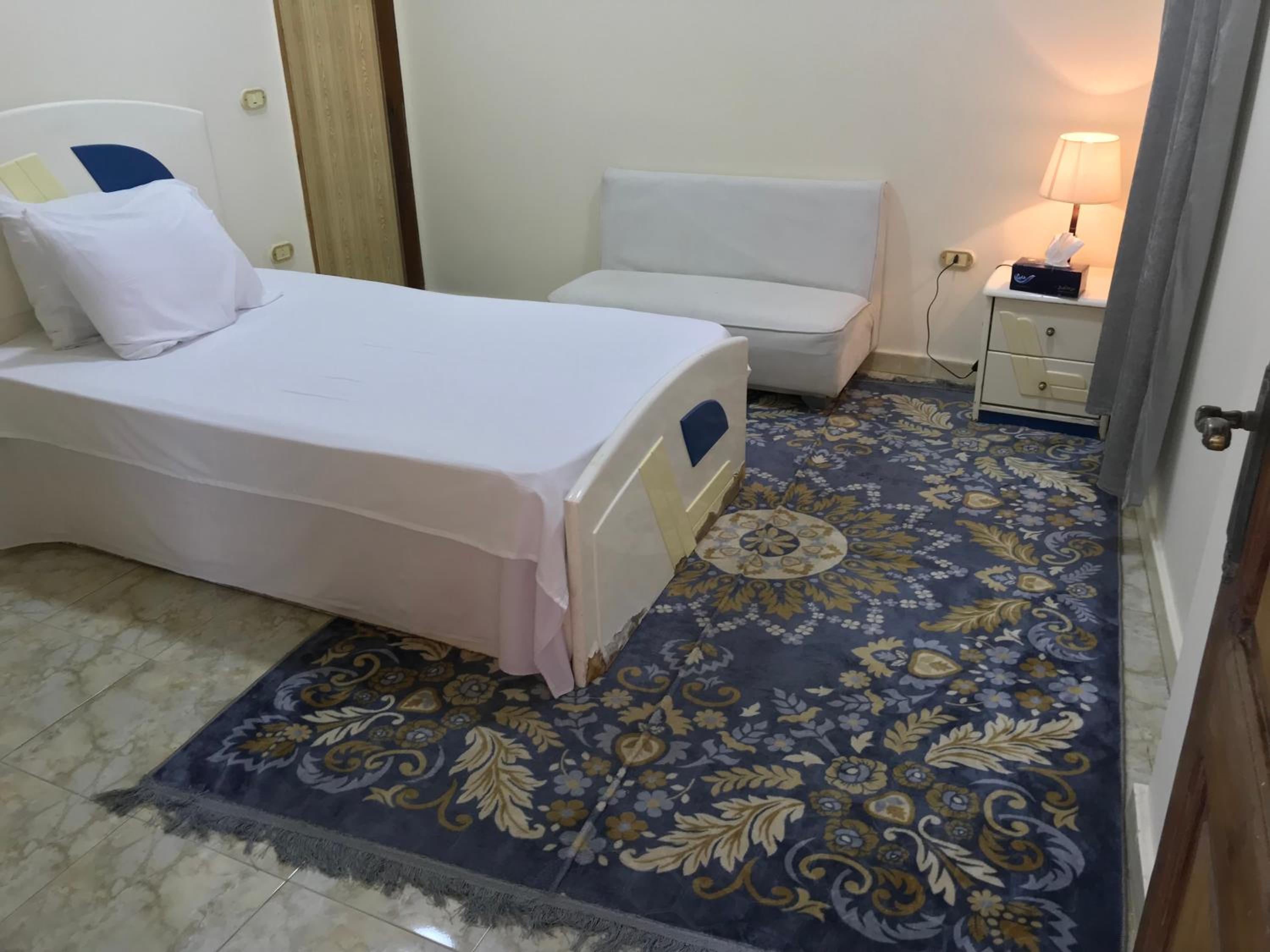 Sakkara pyramid inn hotel