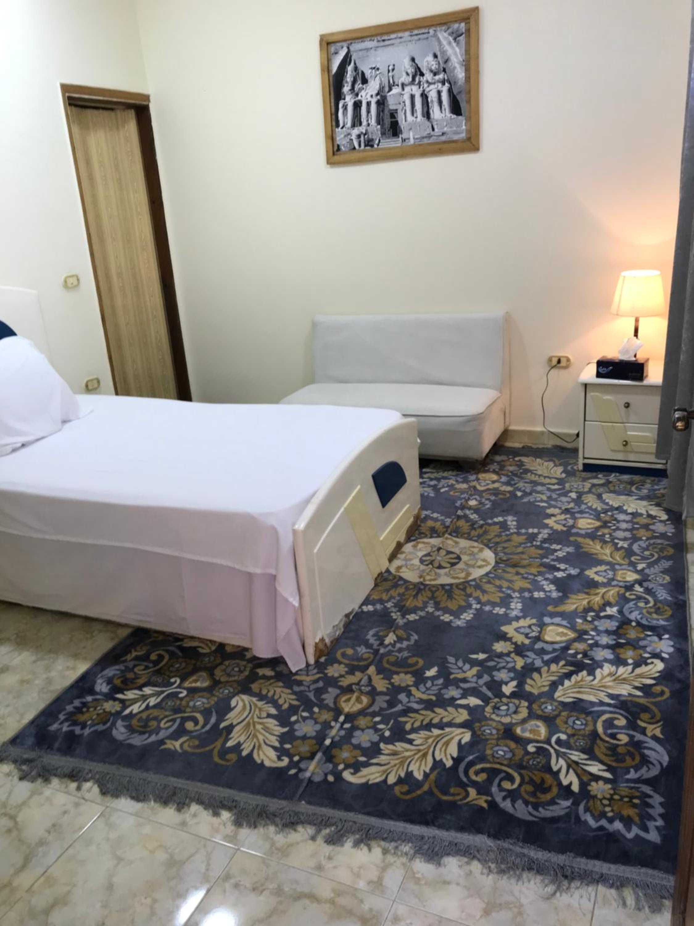 Sakkara pyramid inn hotel