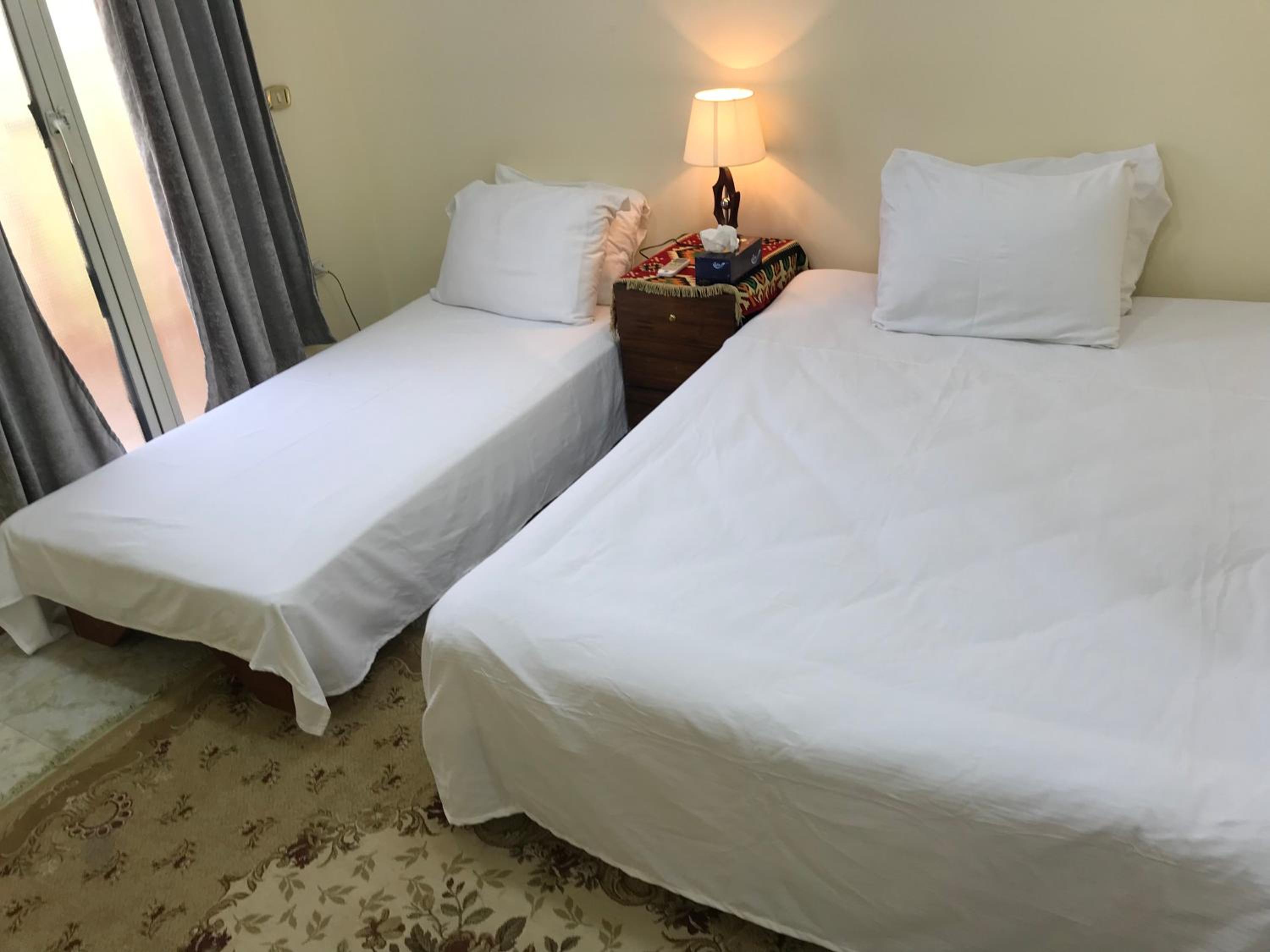 Sakkara pyramid inn hotel