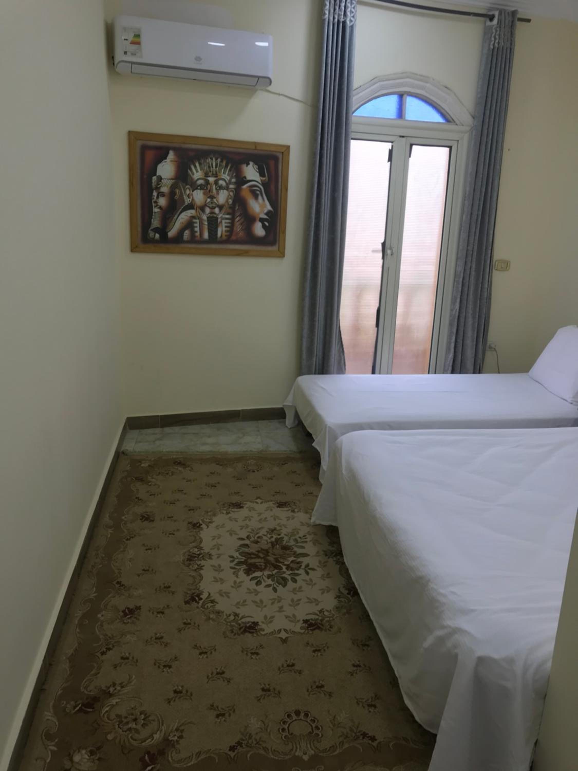 Sakkara pyramid inn hotel