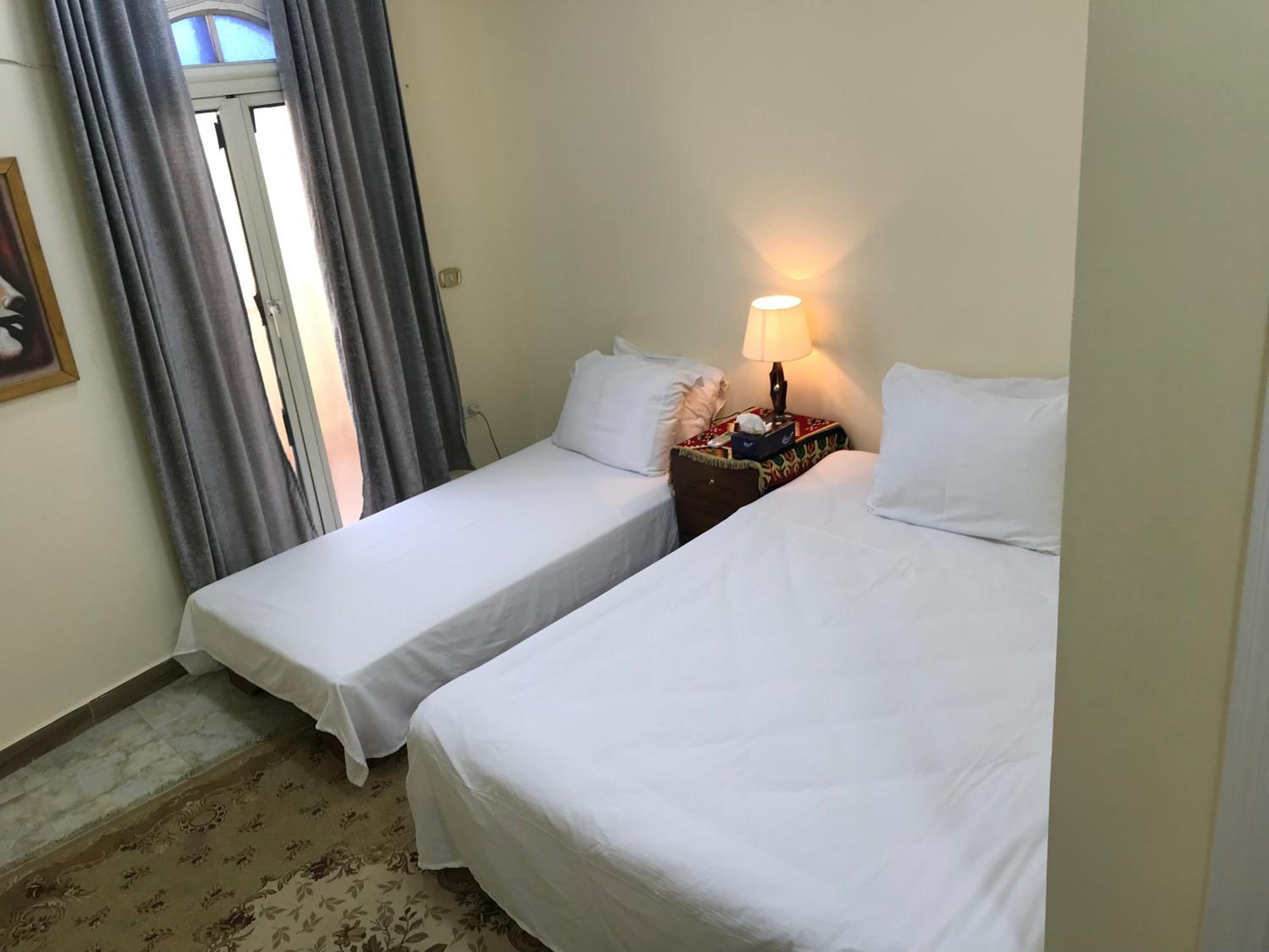 Sakkara pyramid inn hotel