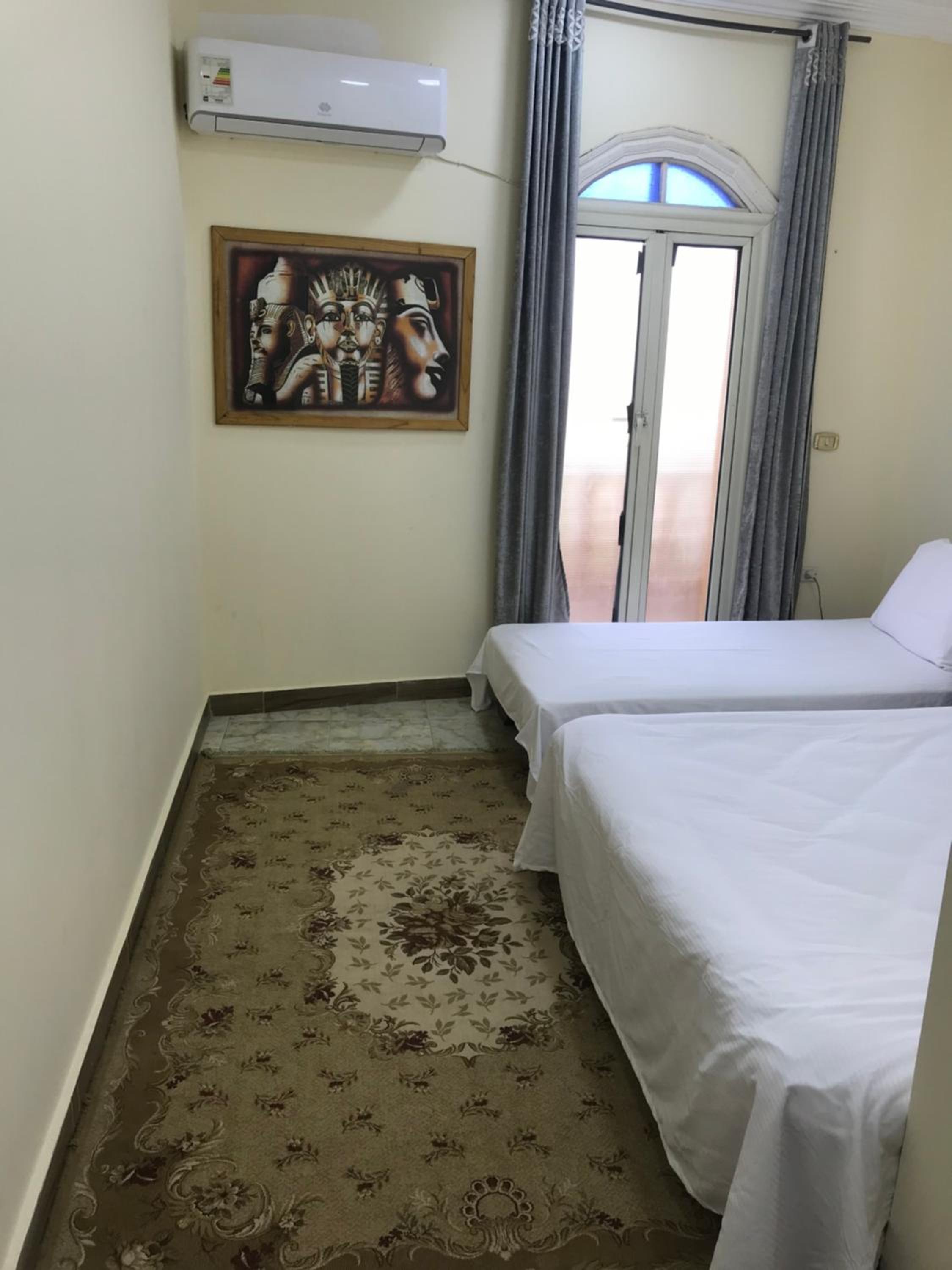 Sakkara pyramid inn hotel