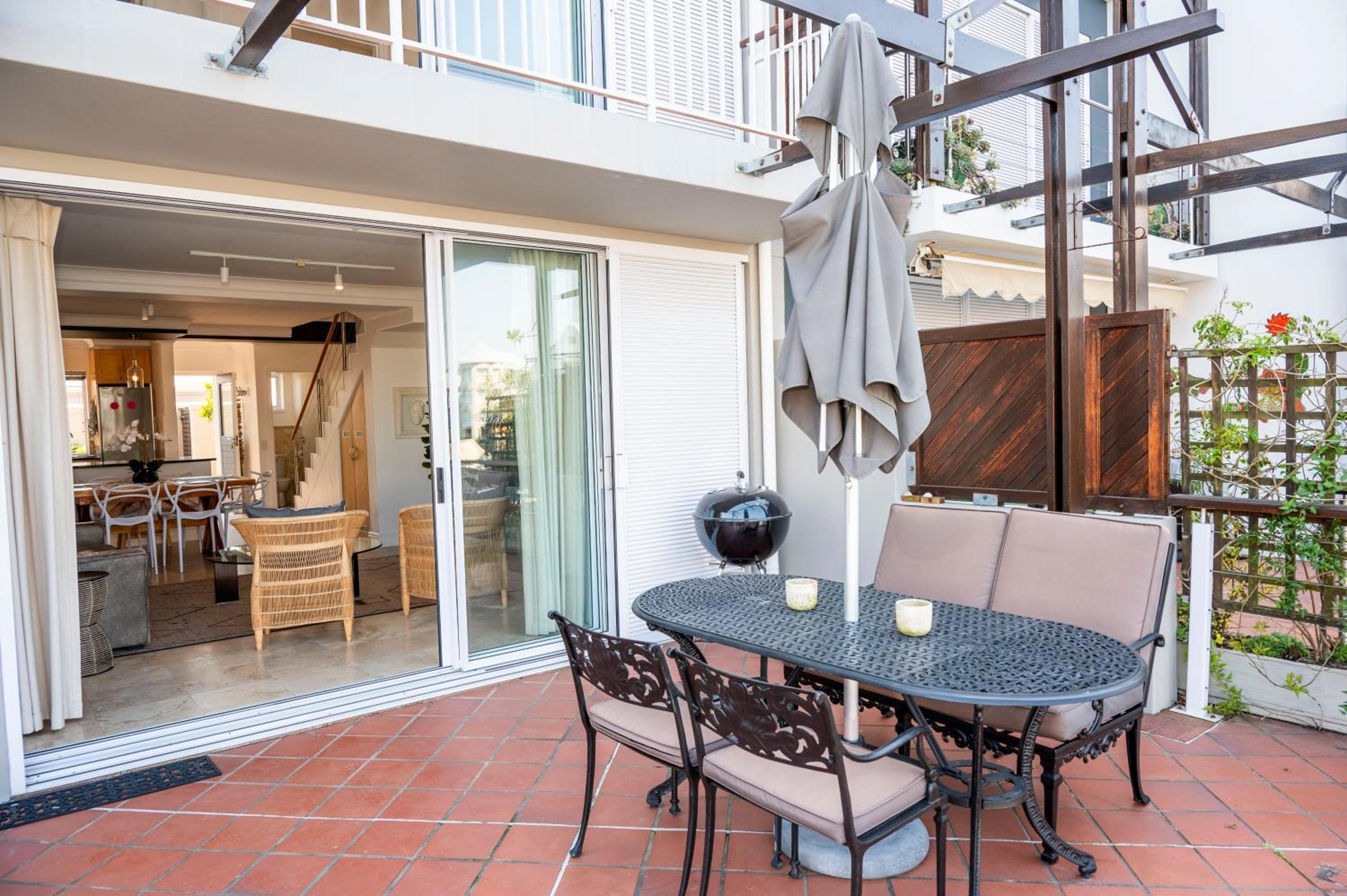 WATERFRONT Charming 3BR home with mooring -Central view 4