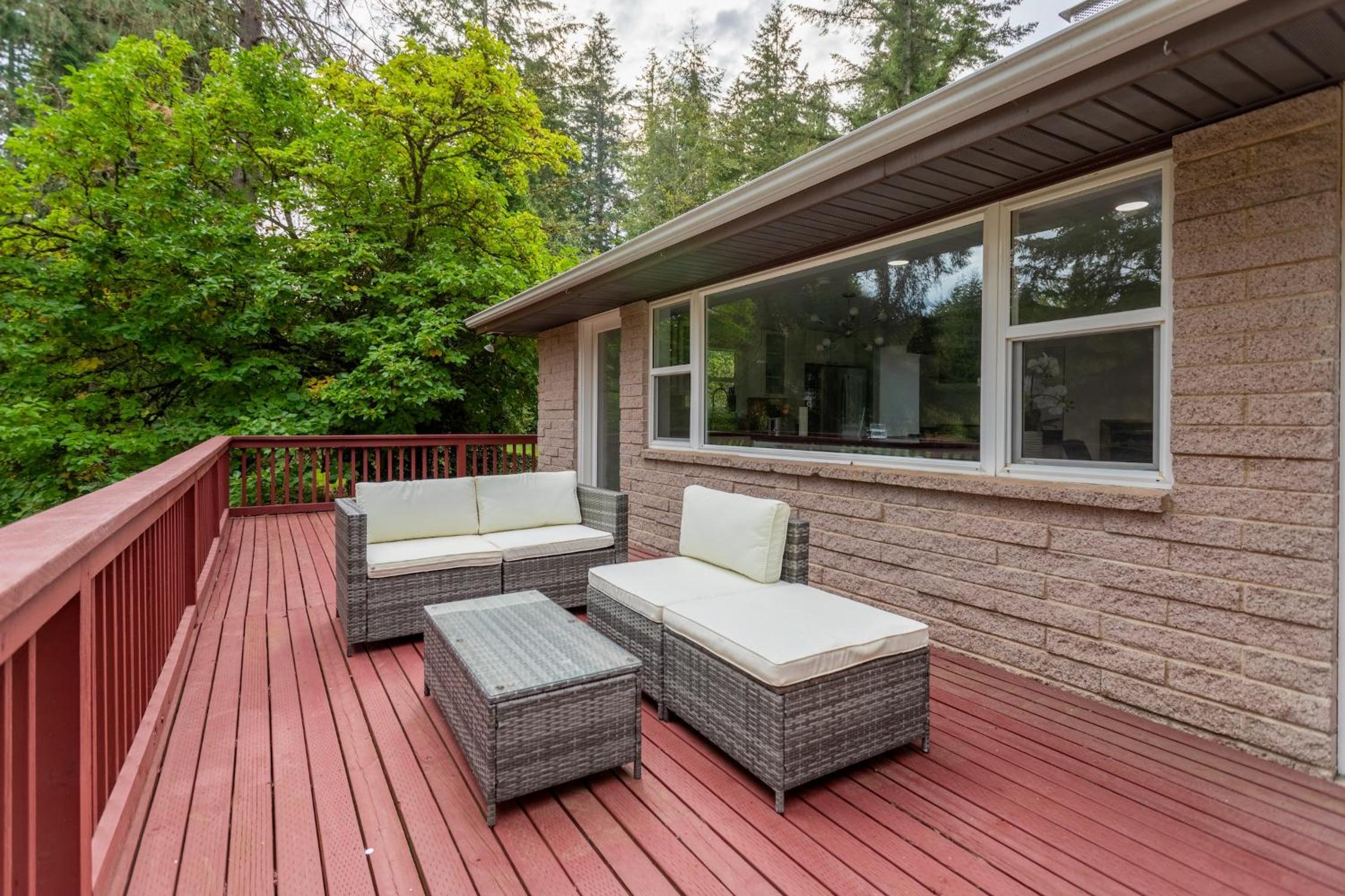 Pet-Friendly 4BR Home, Huge Yard, Sleeps 12