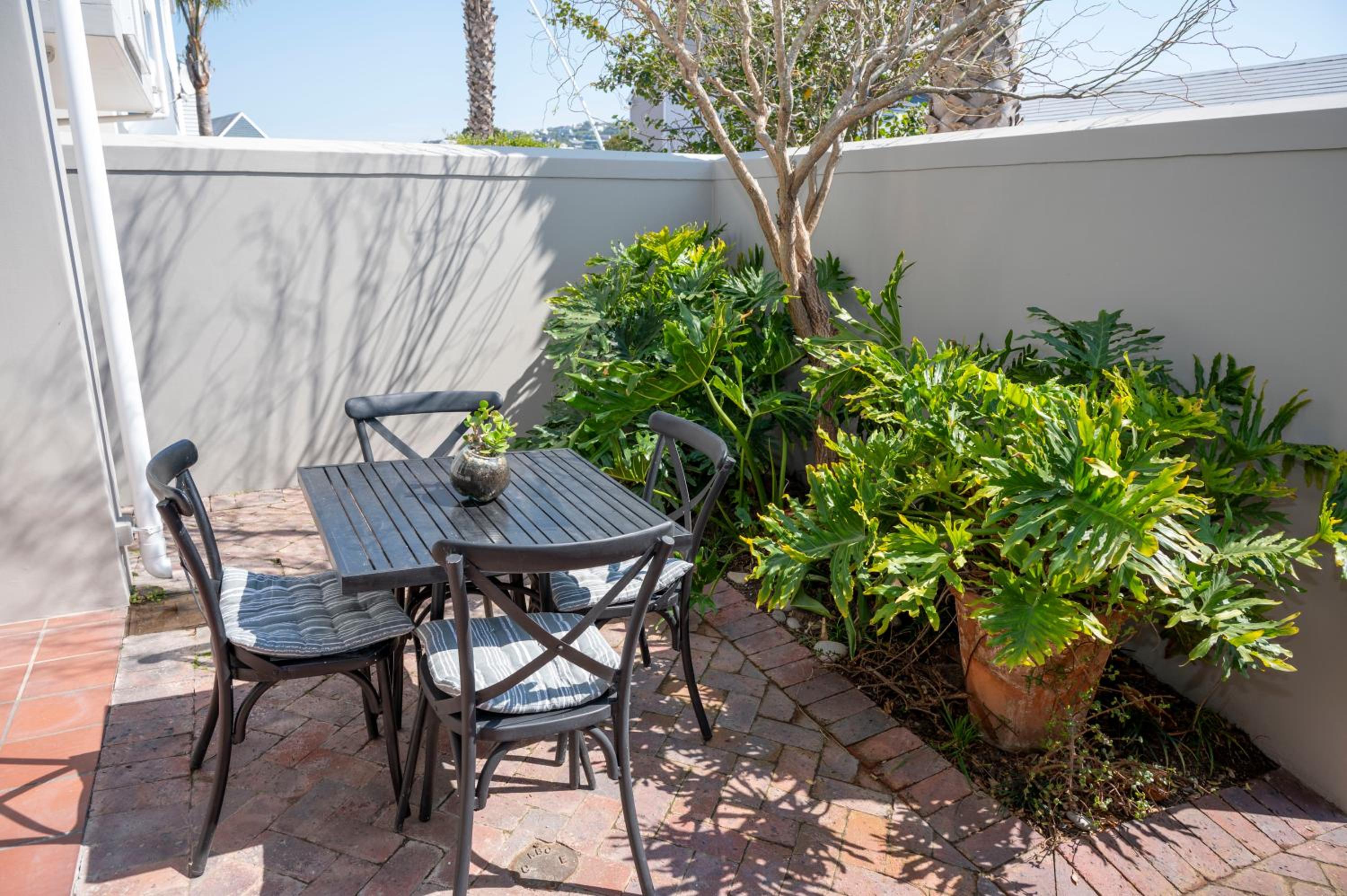 WATERFRONT Charming 3BR home with mooring -Central view 5