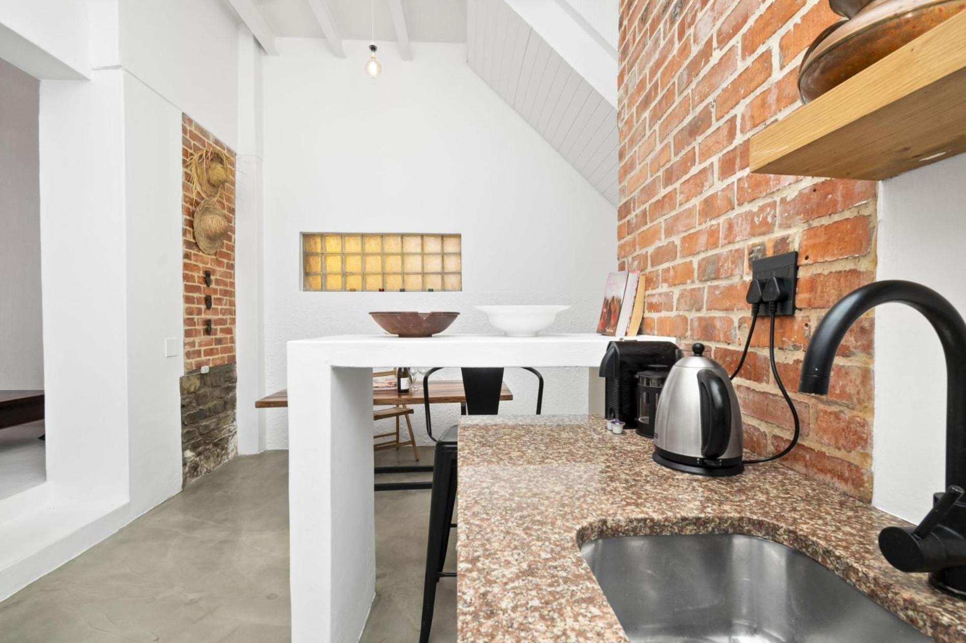 Trendy and Modern 2-Bedroom Apt in BoKaap view 3