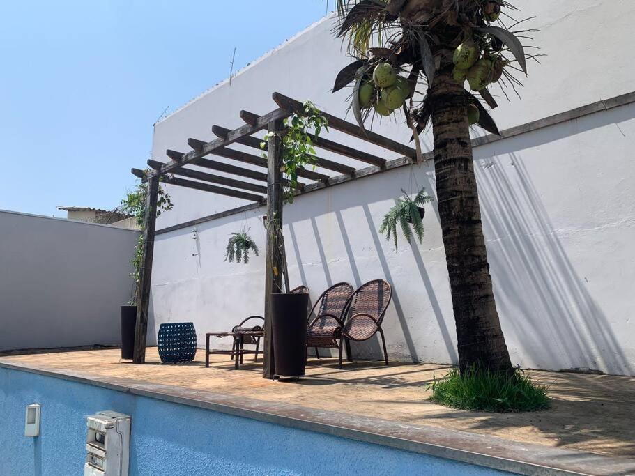 Área de lazer com piscina