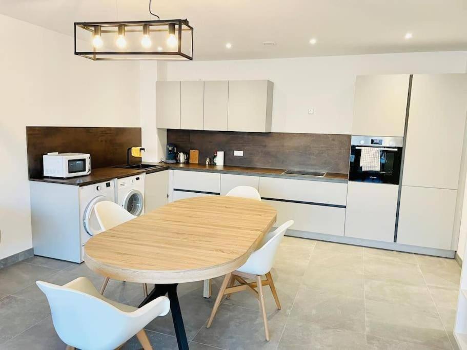 Elegant 2 bedrooms in Center with Parking &Terrace- 142-99 view 5