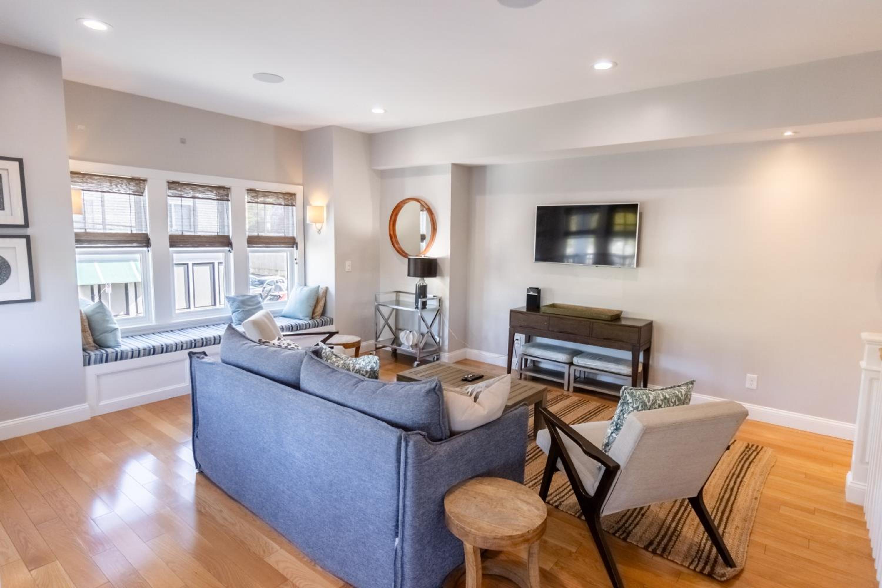 The Newport Lofts - 595 Thames Street