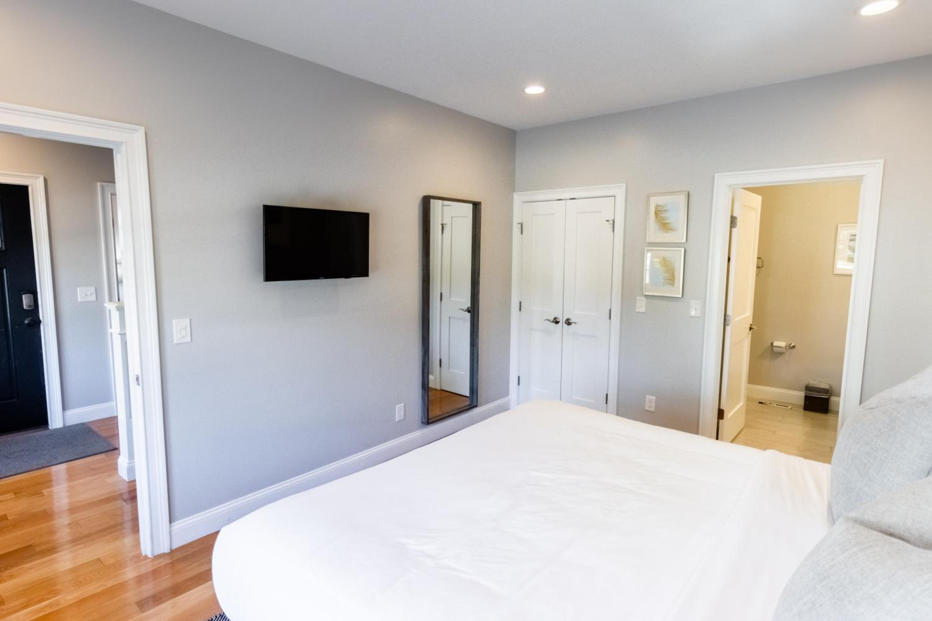 The Newport Lofts - 595 Thames Street