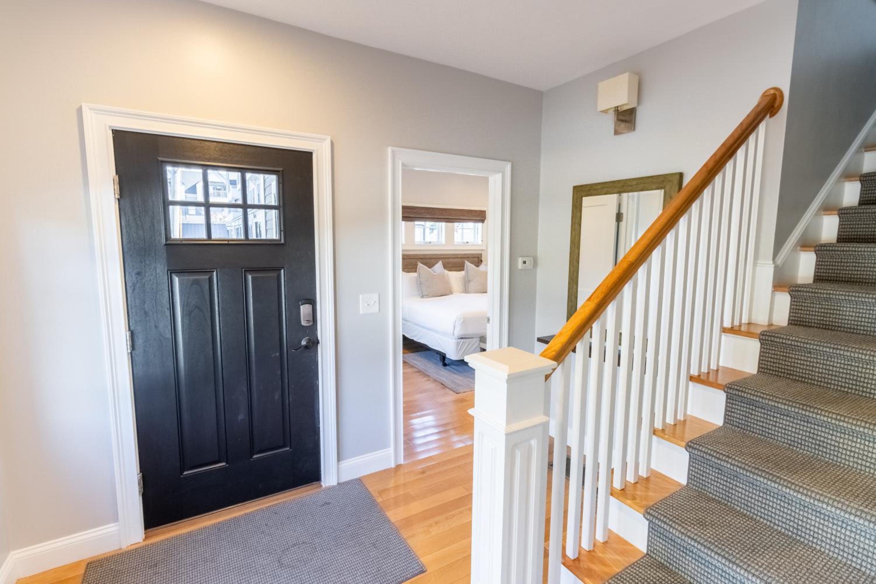 The Newport Lofts - 595 Thames Street