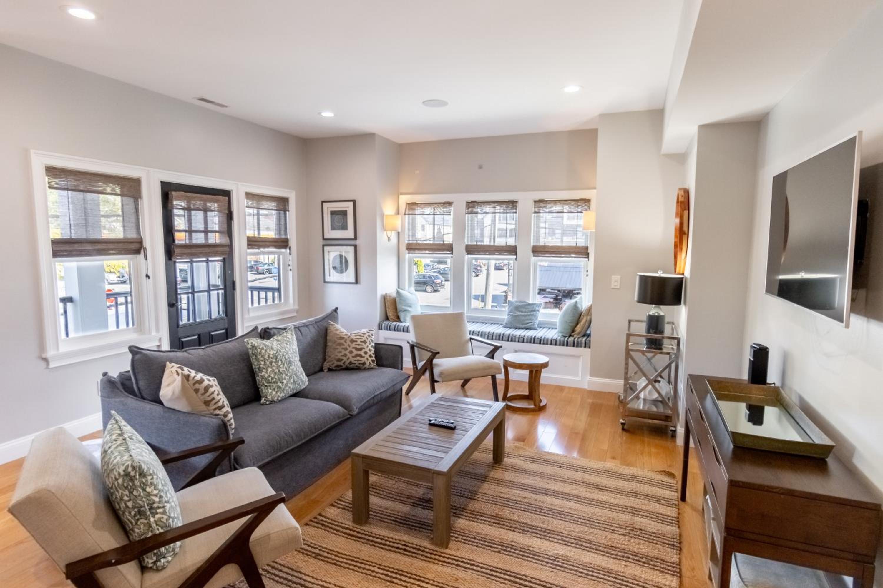 The Newport Lofts - 595 Thames Street
