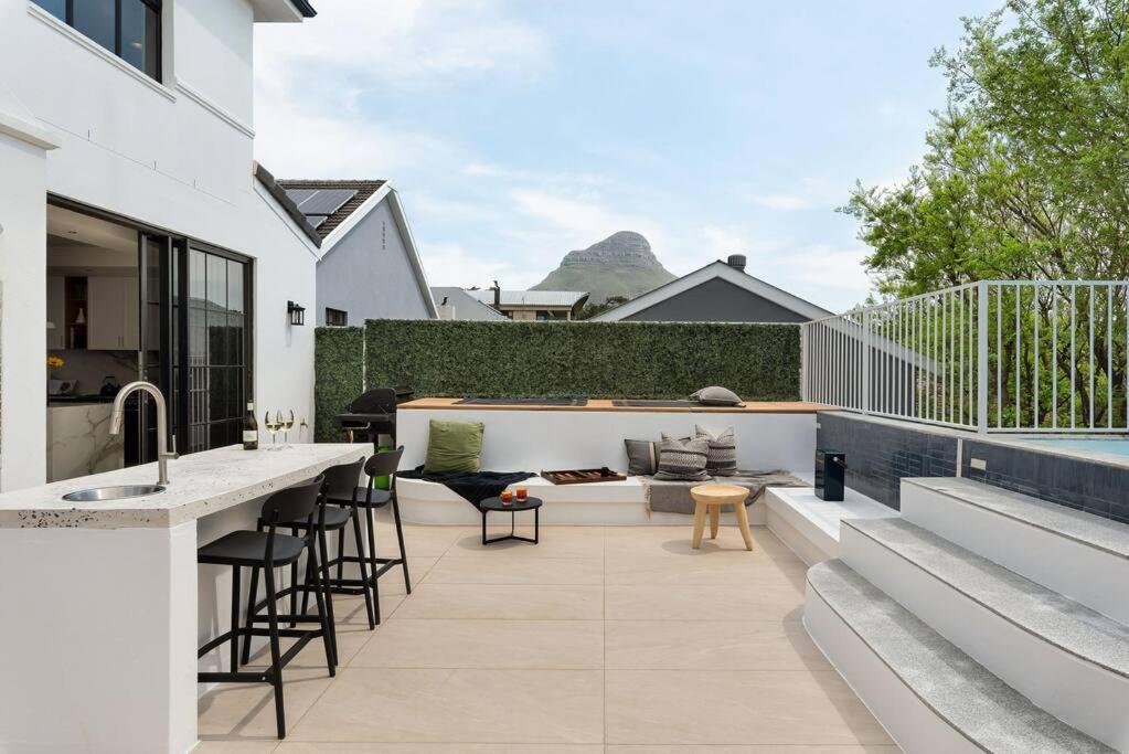Table Mountain Manor
