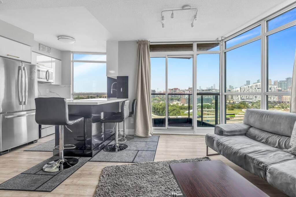 2 Bedroom Apartment with pool & free parking