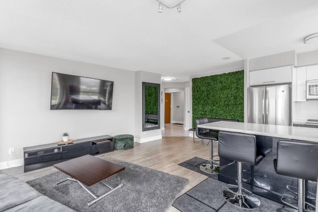 2 Bedroom Apartment with pool & free parking