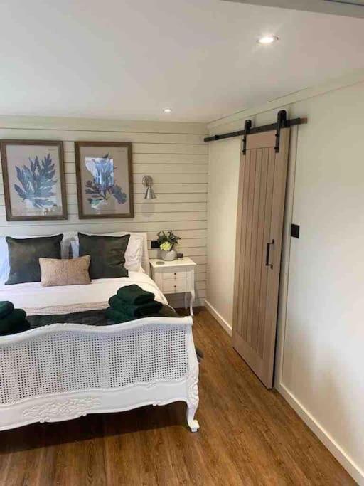 brand new cozy cabin with parking view 5