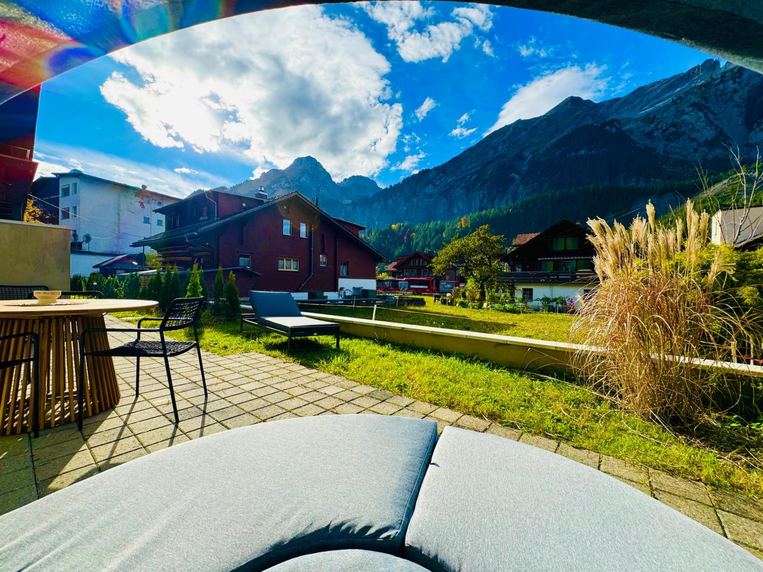 Cute & cozy oasis, private afternoon sun terrace