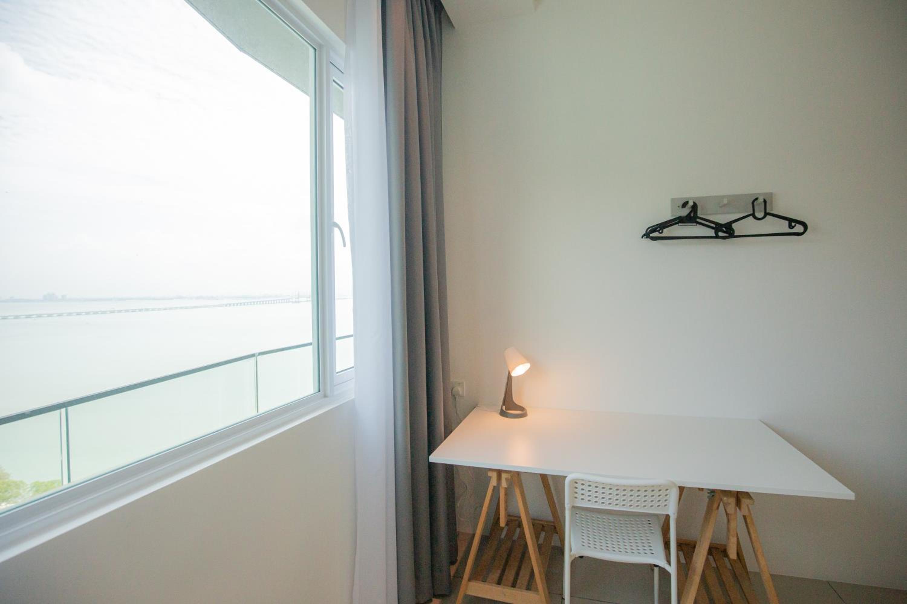Seaview SuperCondo, near Queensbay photo 8